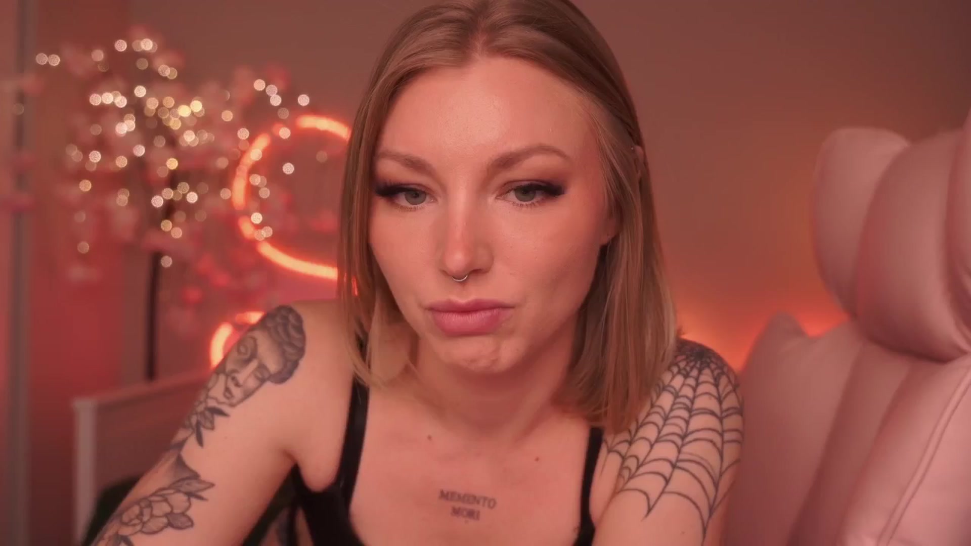 Gallery image thumbnail from Paige's myfreecams stream on, 12/09/2024, 04:15 image 1 of 20