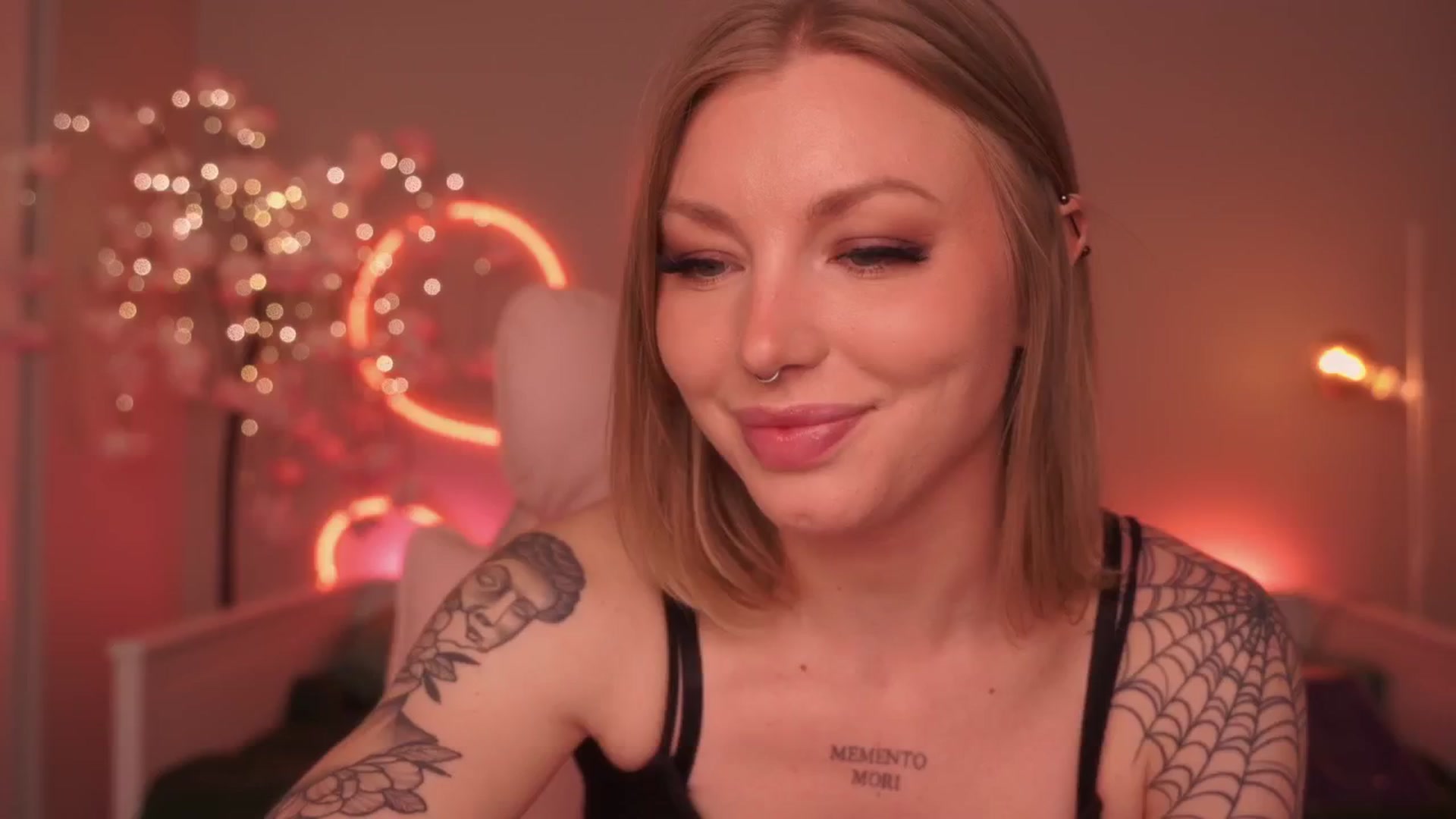 Gallery image thumbnail from Paige's myfreecams stream on, 12/09/2024, 04:15 image 3 of 20
