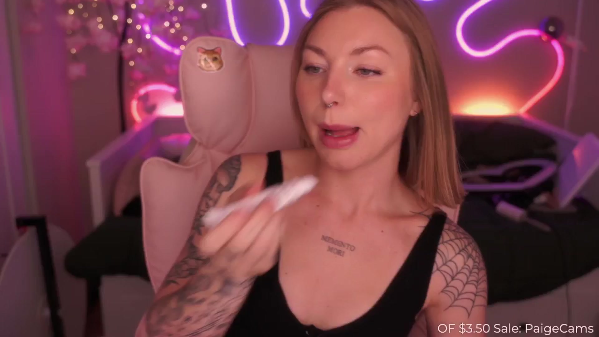Gallery image thumbnail from Paige's myfreecams stream on, 03/15/2025, 03:23 image 15 of 20
