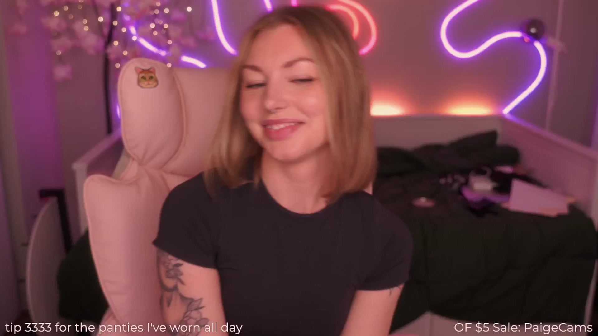 Gallery image thumbnail from Paige's myfreecams stream on, 03/30/2025, 01:06 image 10 of 20