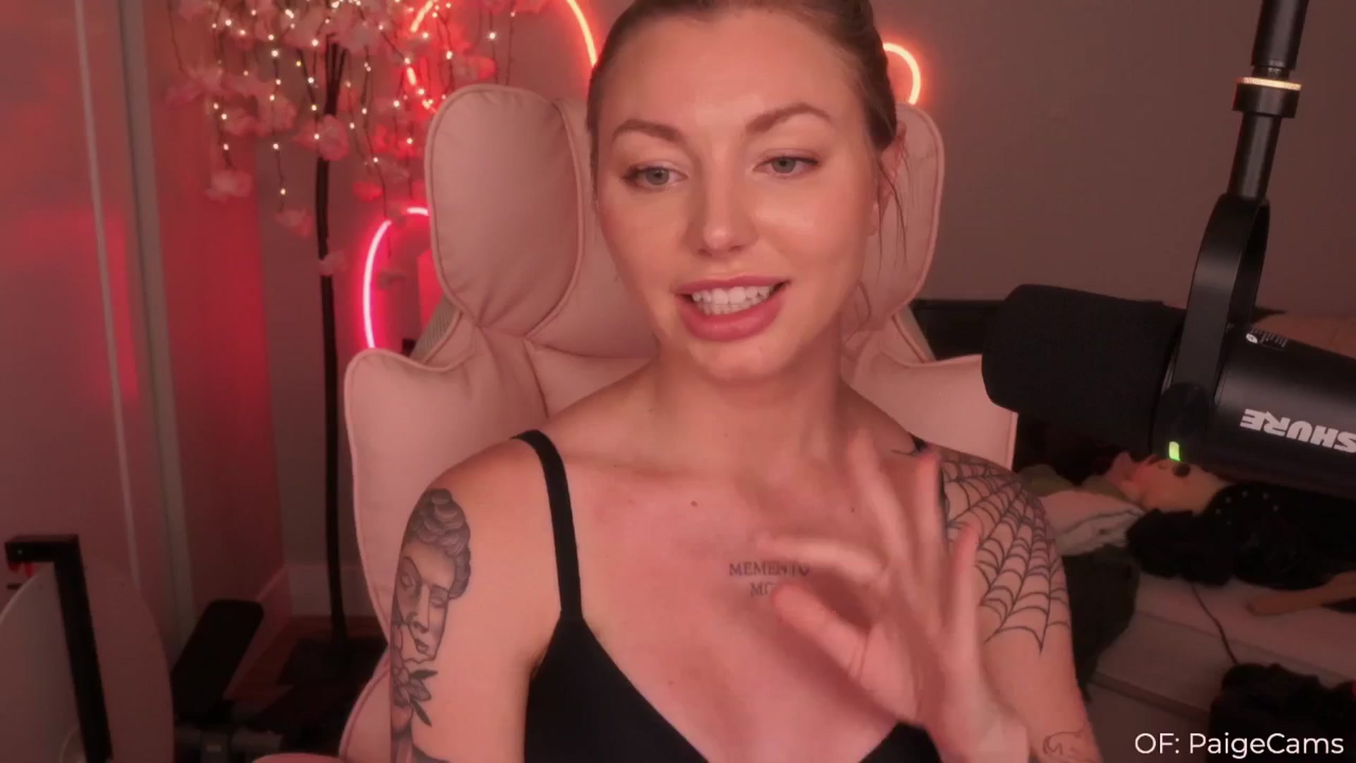 Gallery image thumbnail from Paige's myfreecams stream on, 06/28/2025, 04:21 image 20 of 20
