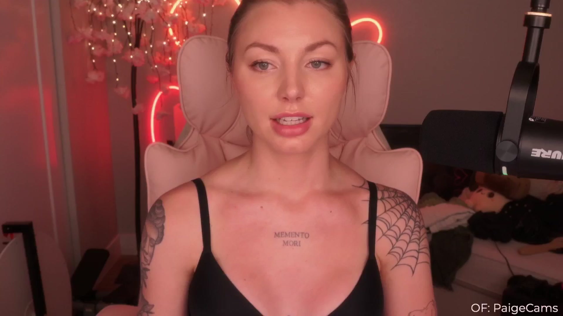 Gallery image thumbnail from Paige's myfreecams stream on, 06/28/2025, 04:21 image 19 of 20
