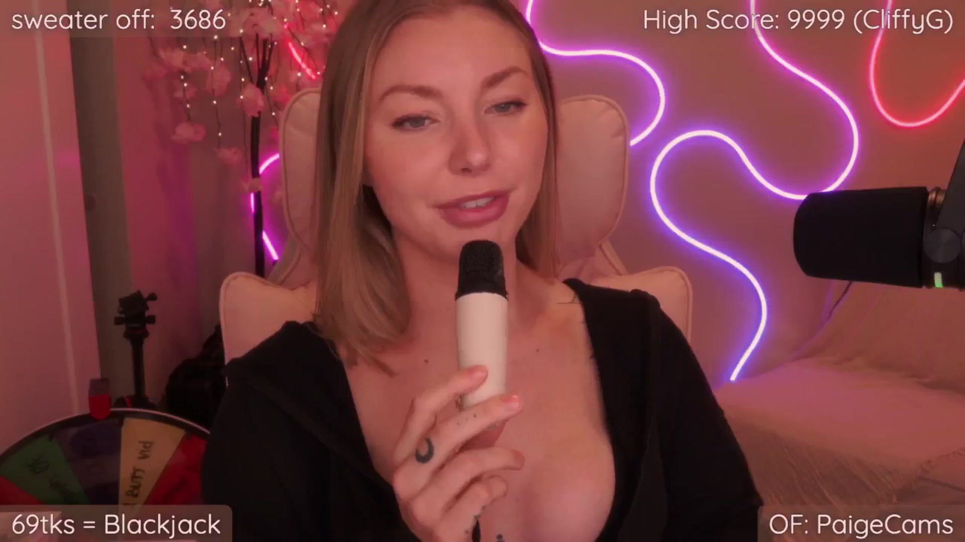 Gallery image thumbnail from Paige's myfreecams stream on, 08/03/2025, 23:14 image 10 of 20