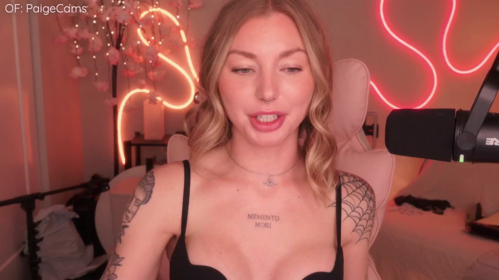 Gallery image thumbnail from Paige's myfreecams stream on, 09/14/2025, 02:38 image 4 of 20