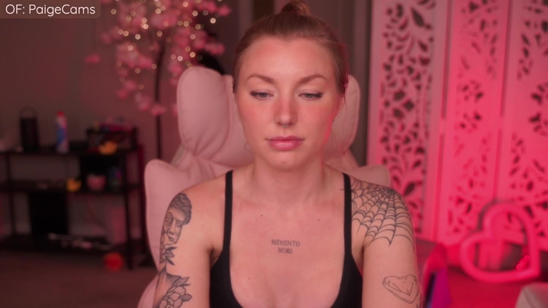 Gallery image thumbnail from Paige's myfreecams stream on, 01/06/2026, 06:22 image 10 of 20