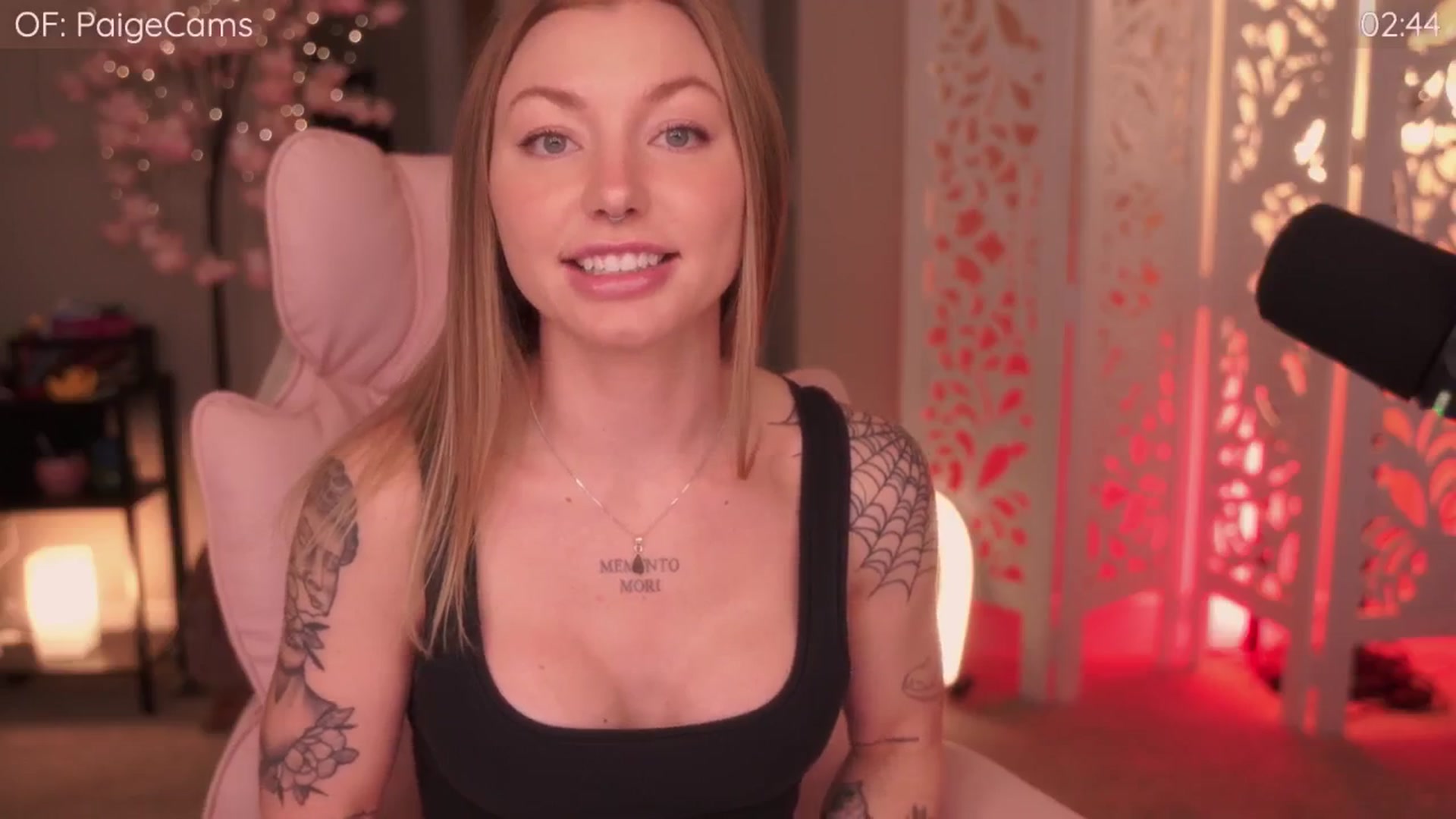 Gallery image thumbnail from Paige's myfreecams stream on, 04/14/2026, 01:58 image 6 of 20