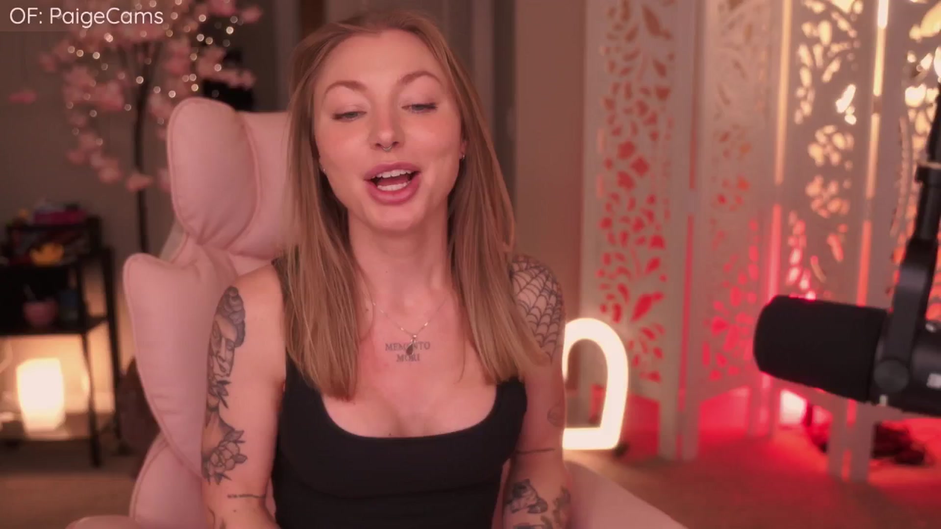 Gallery image thumbnail from Paige's myfreecams stream on, 04/14/2026, 05:13 image 13 of 20