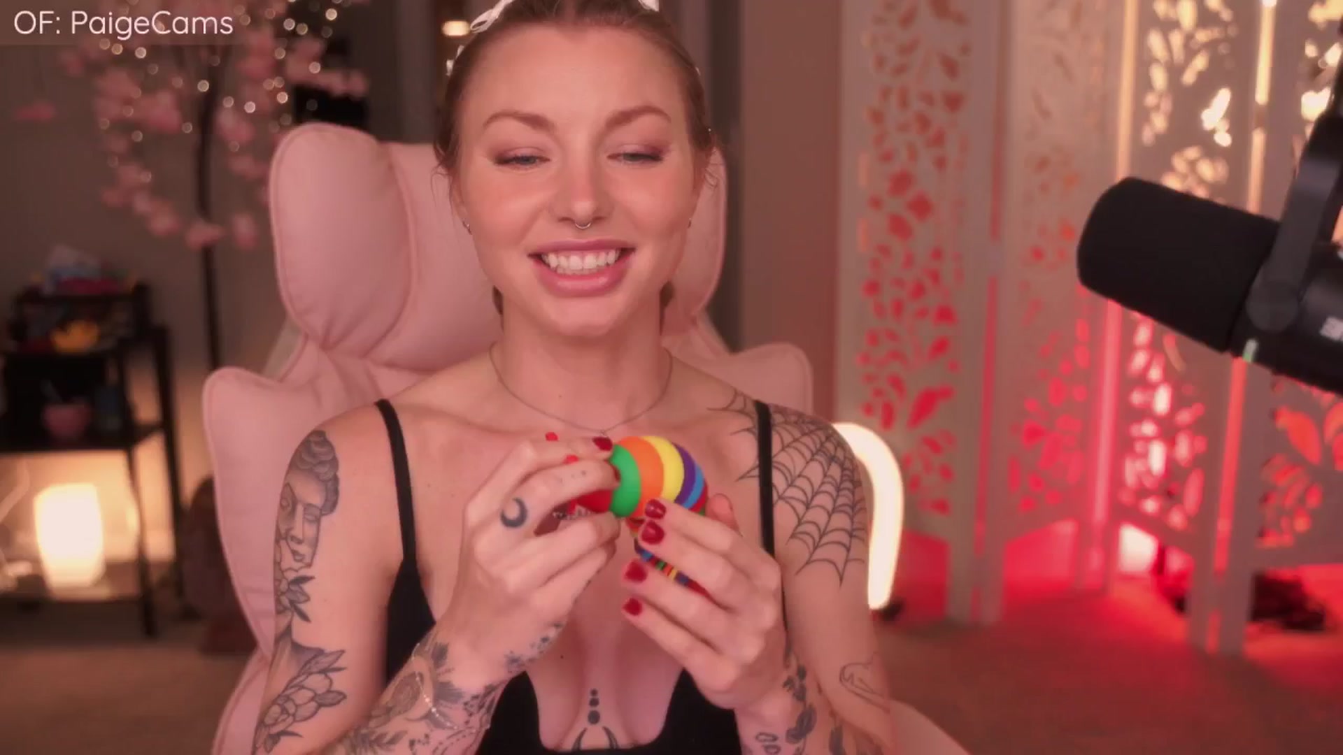 Gallery image thumbnail from Paige's myfreecams stream on, 04/15/2026, 02:24 image 15 of 20