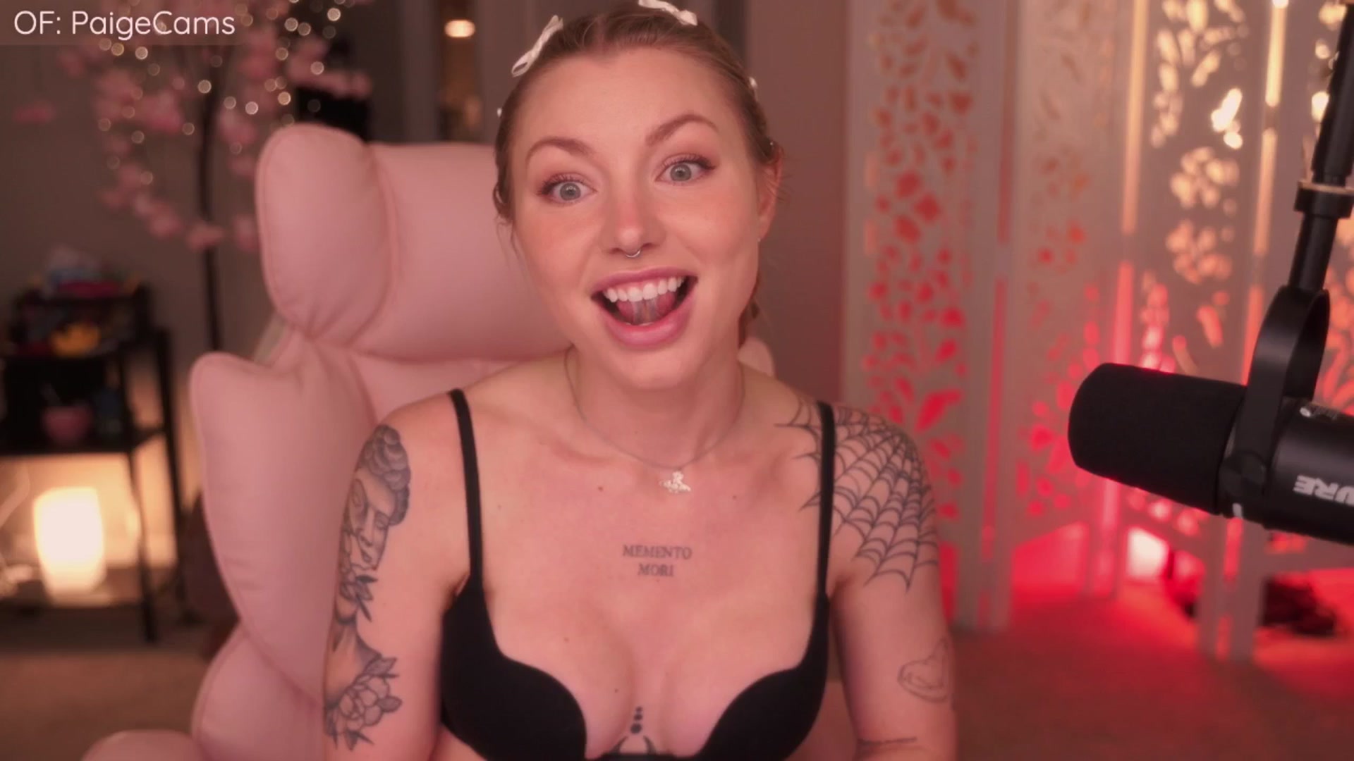 Gallery image thumbnail from Paige's myfreecams stream on, 04/15/2026, 02:24 image 9 of 20