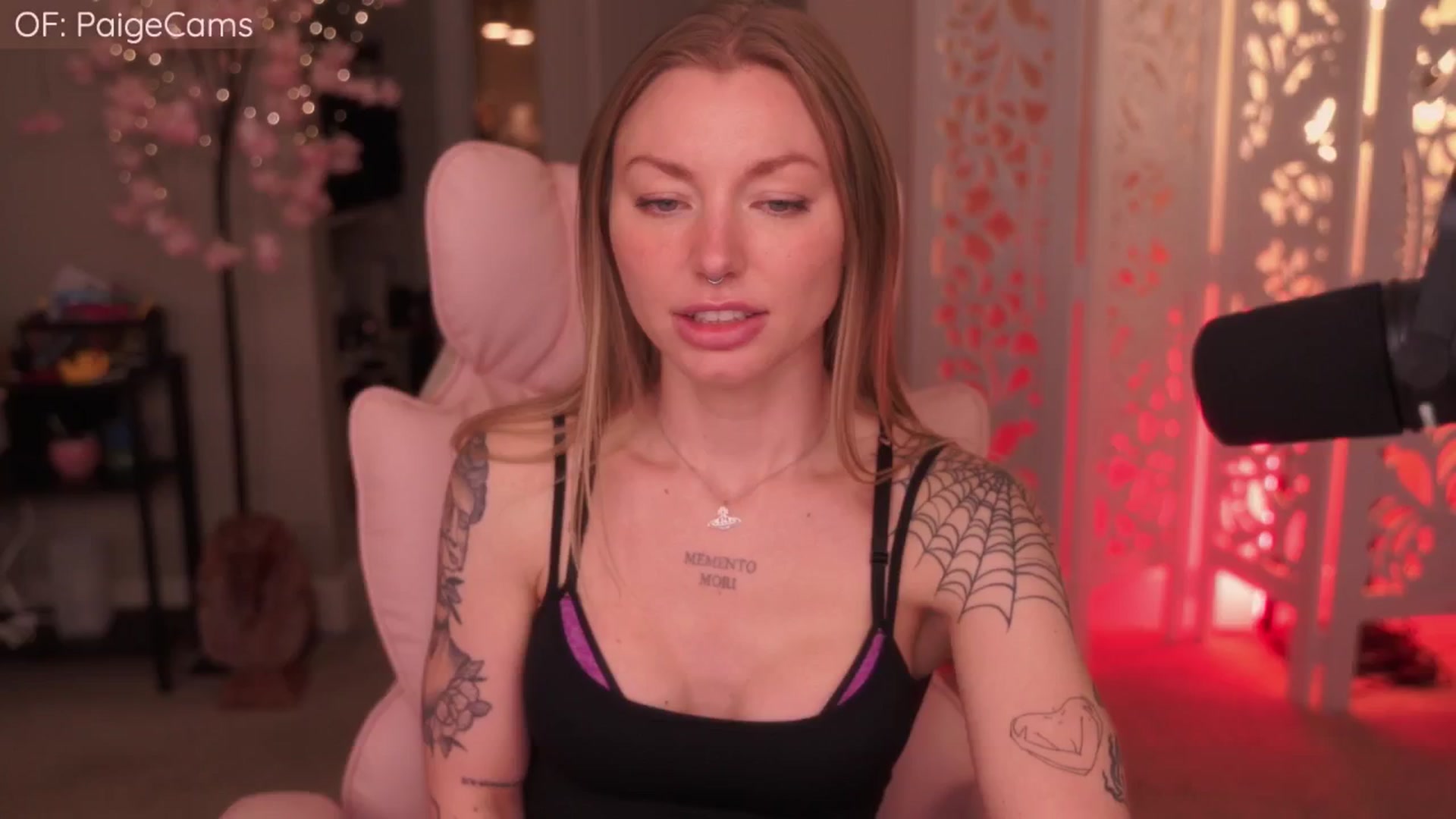 Gallery image thumbnail from Paige's myfreecams stream on, 04/17/2026, 05:39 image 7 of 20