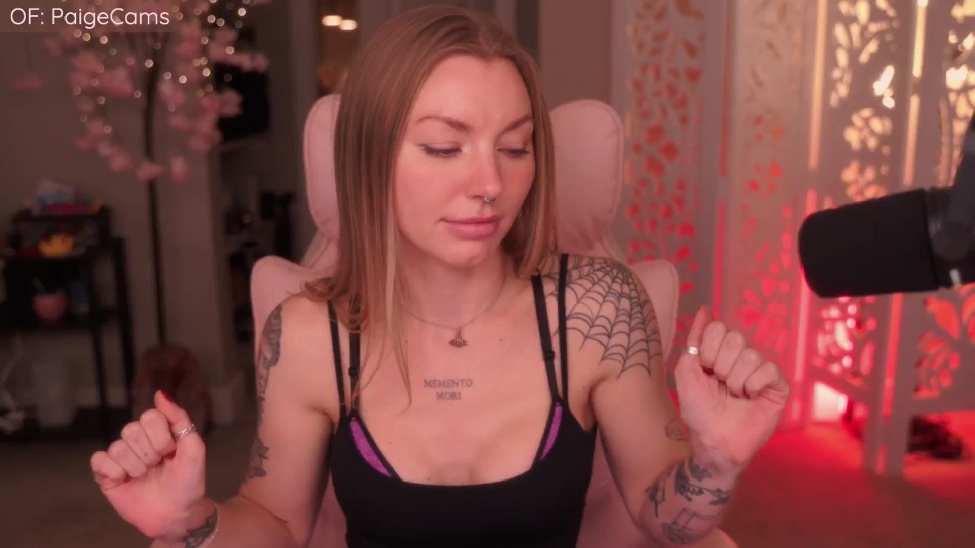 Gallery image thumbnail from Paige's myfreecams stream on, 04/17/2026, 05:39 image 15 of 20