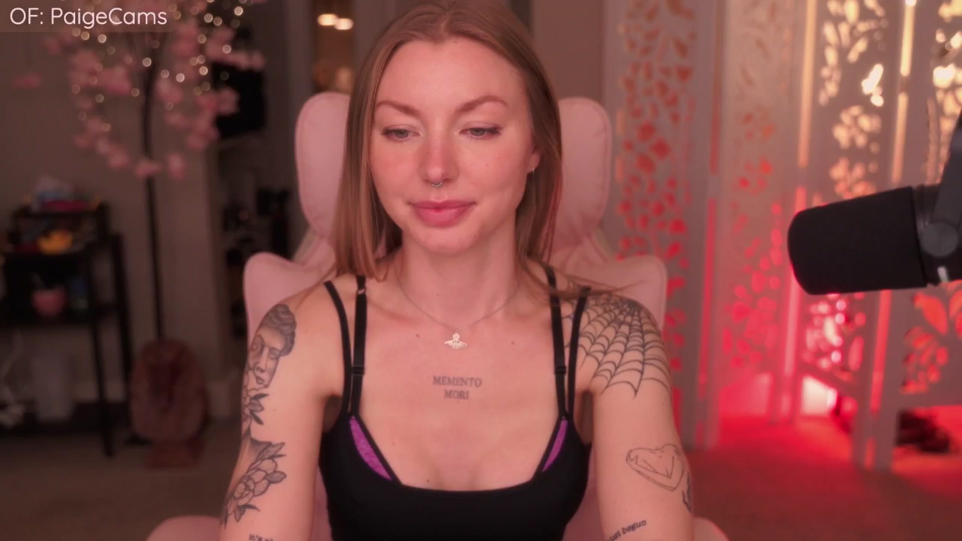 Gallery image thumbnail from Paige's myfreecams stream on, 04/17/2026, 05:39 image 9 of 20