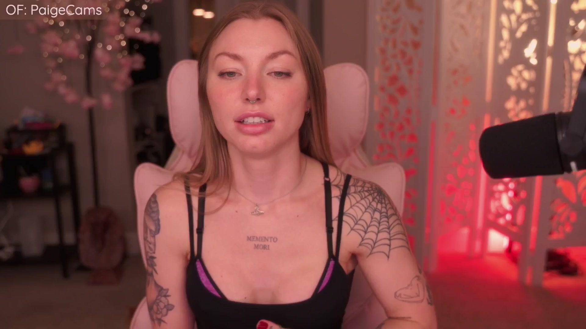 Gallery image thumbnail from Paige's myfreecams stream on, 04/17/2026, 05:39 image 3 of 20