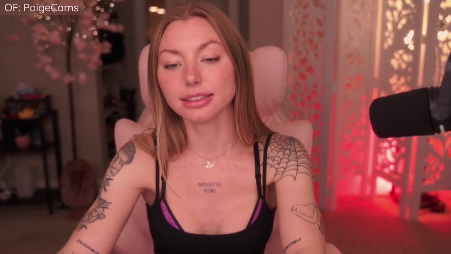 Gallery image thumbnail from Paige's myfreecams stream on, 04/17/2026, 05:39 image 11 of 20
