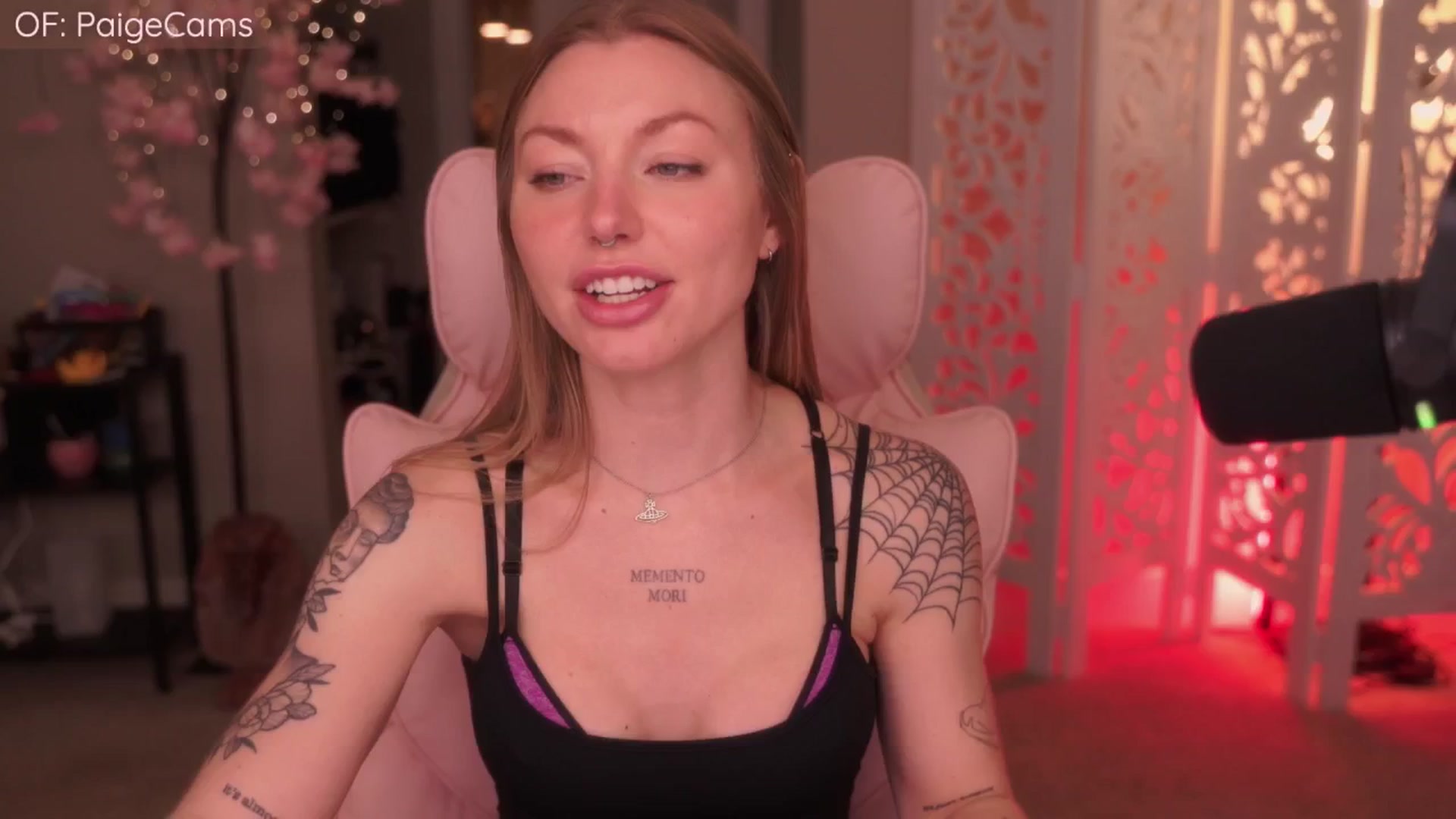 Gallery image thumbnail from Paige's myfreecams stream on, 04/17/2026, 05:39 image 4 of 20