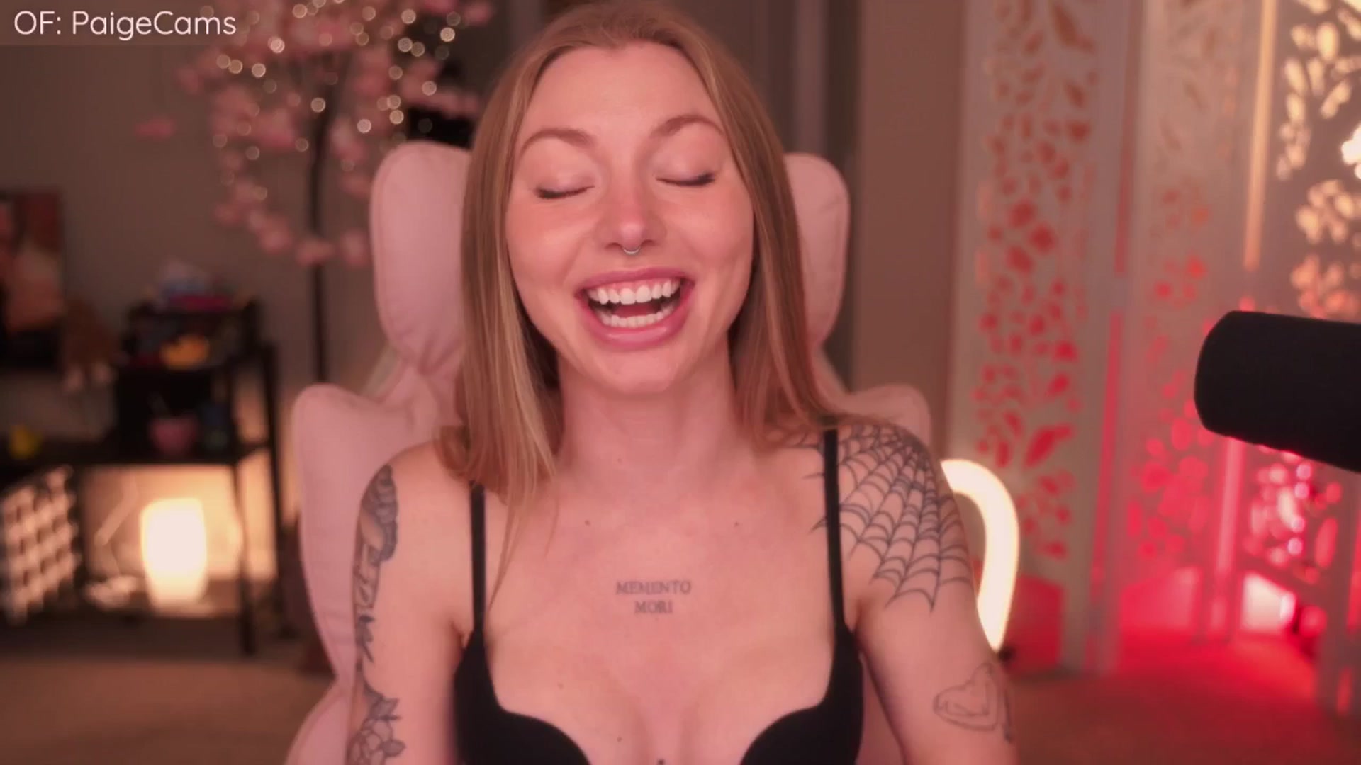 Gallery image thumbnail from Paige's myfreecams stream on, 04/19/2026, 04:25 image 18 of 20