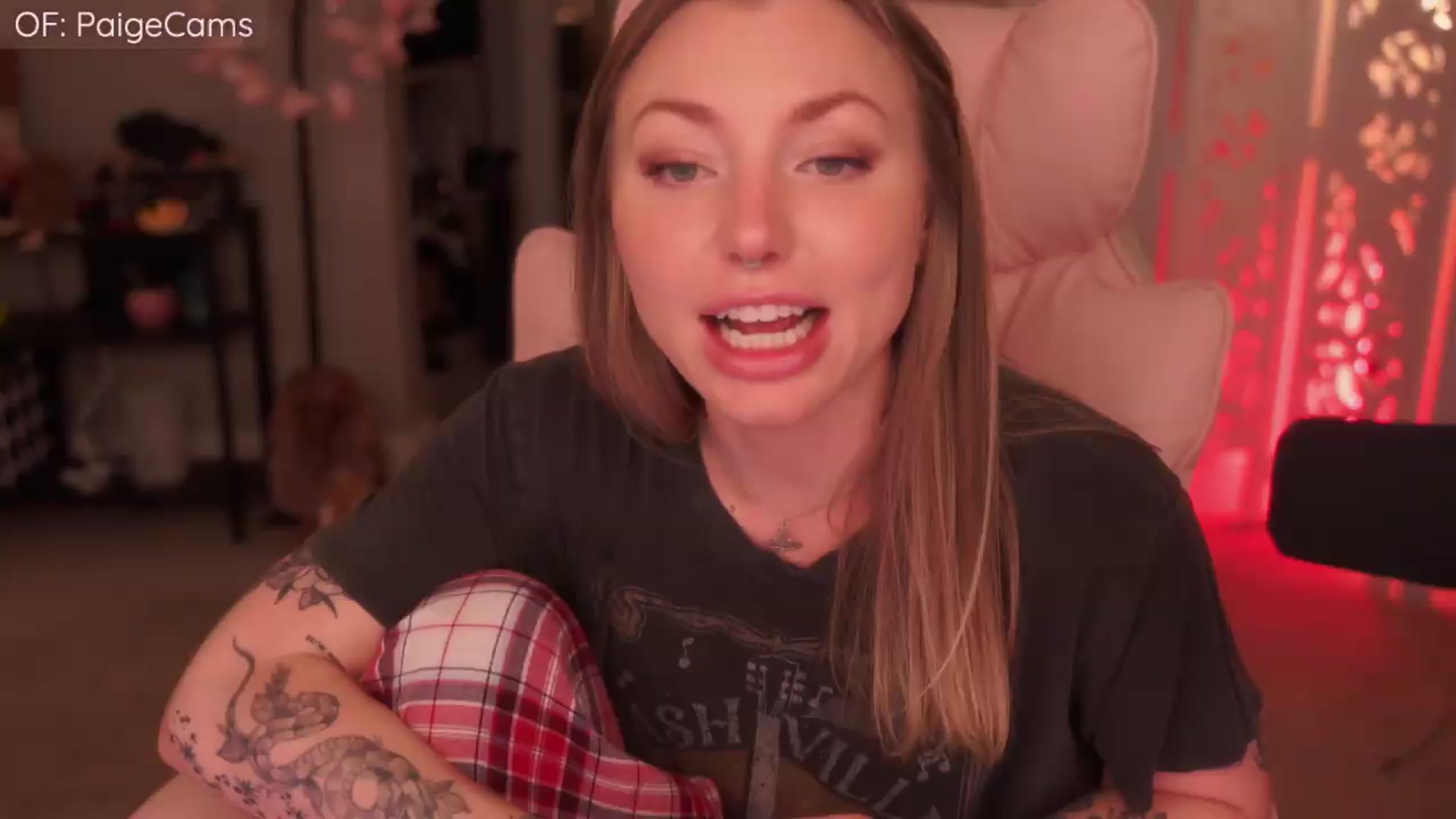 Gallery image thumbnail from Paige's myfreecams stream on, 05/23/2026, 04:43 image 2 of 20