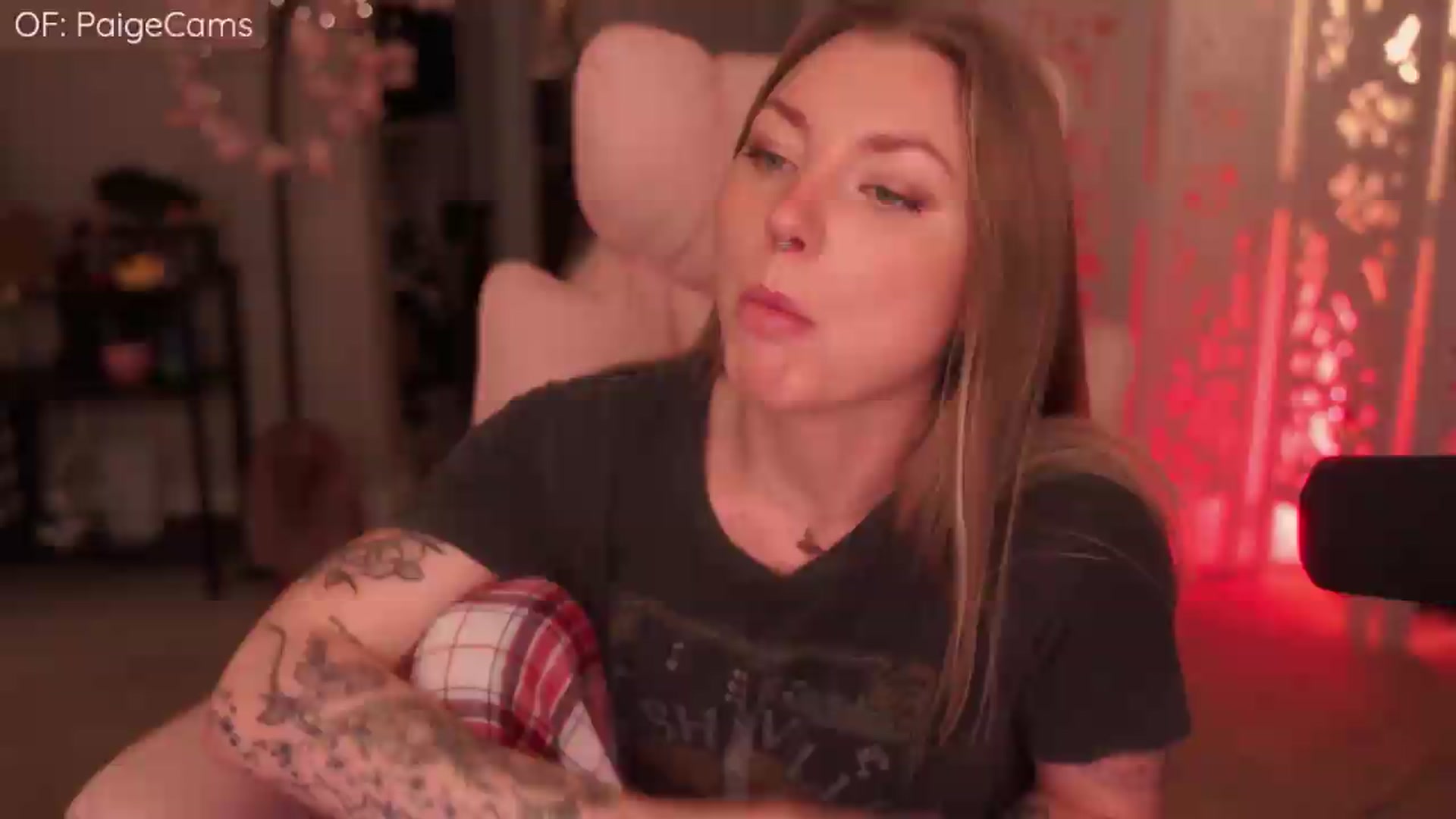 Gallery image thumbnail from Paige's myfreecams stream on, 05/23/2026, 04:43 image 16 of 20