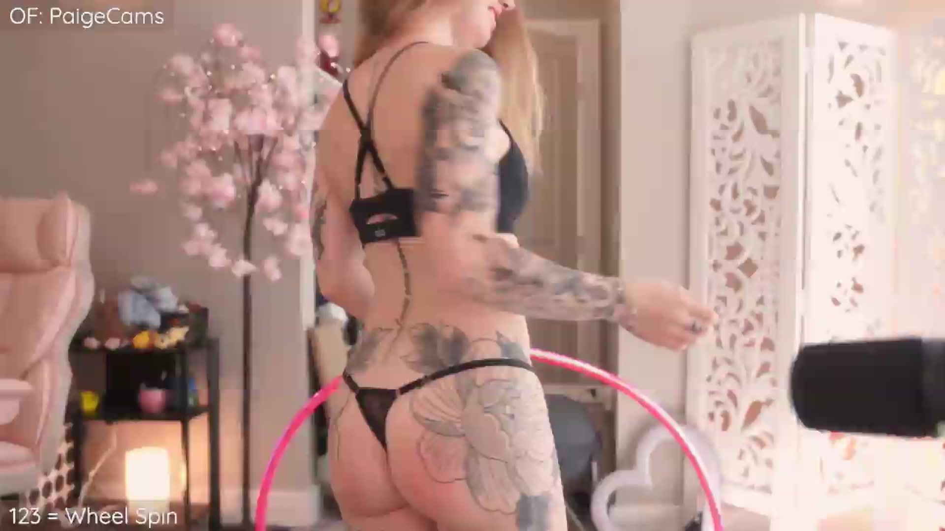 Gallery image thumbnail from Paige's myfreecams stream on, 09/04/2026, 19:38 image 18 of 20