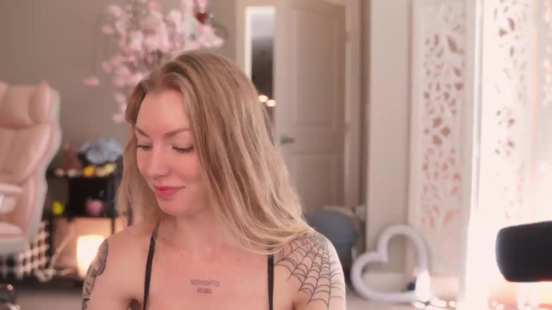 Gallery image thumbnail from Paige's myfreecams stream on, 09/04/2026, 20:43 image 3 of 20
