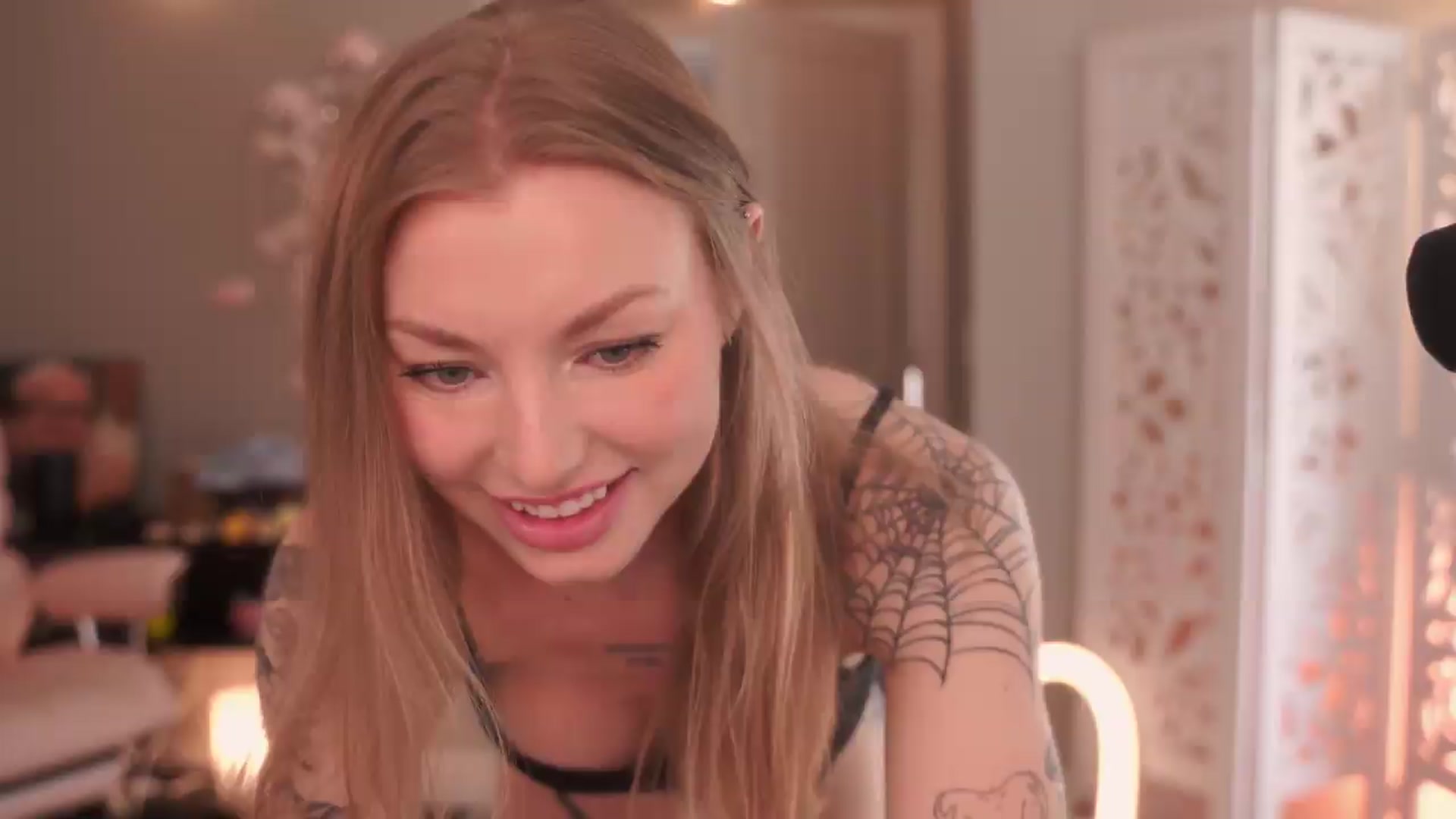 Gallery image thumbnail from Paige's myfreecams stream on, 09/06/2026, 23:25 image 2 of 20