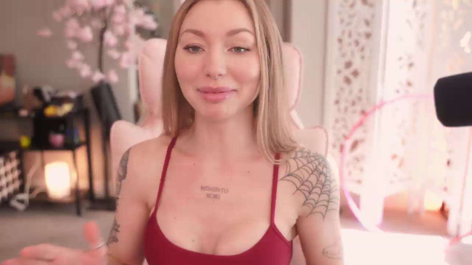 Gallery image thumbnail from Paige's myfreecams stream on, 09/12/2026, 19:58 image 5 of 20