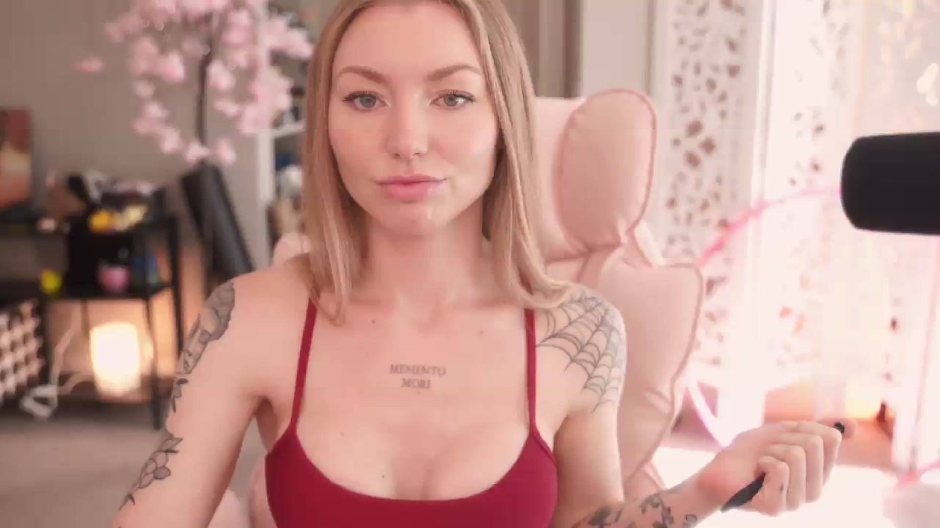 Gallery image thumbnail from Paige's myfreecams stream on, 09/12/2026, 19:58 image 8 of 20