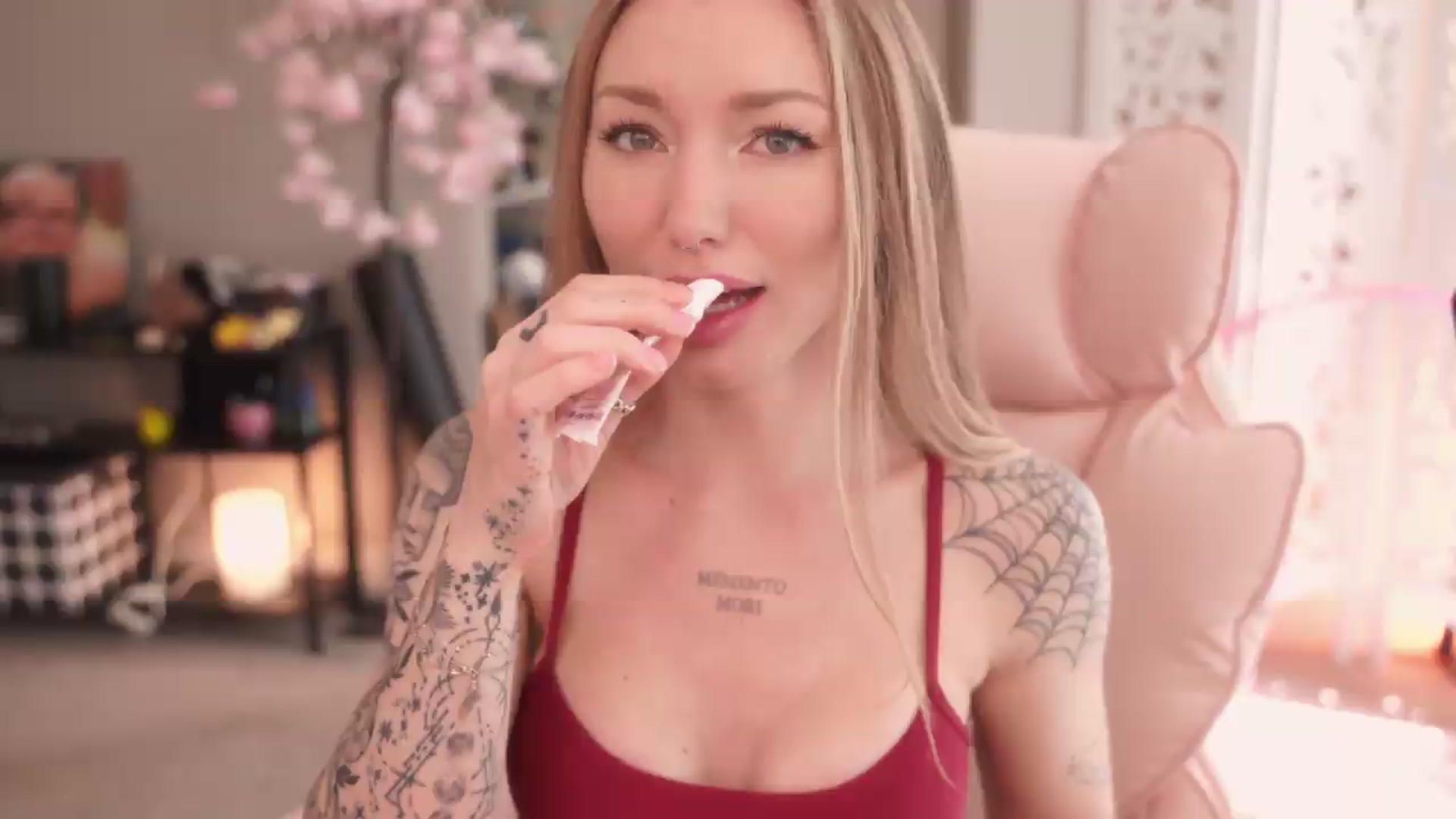 Gallery image thumbnail from Paige's myfreecams stream on, 09/12/2026, 19:58 image 16 of 20