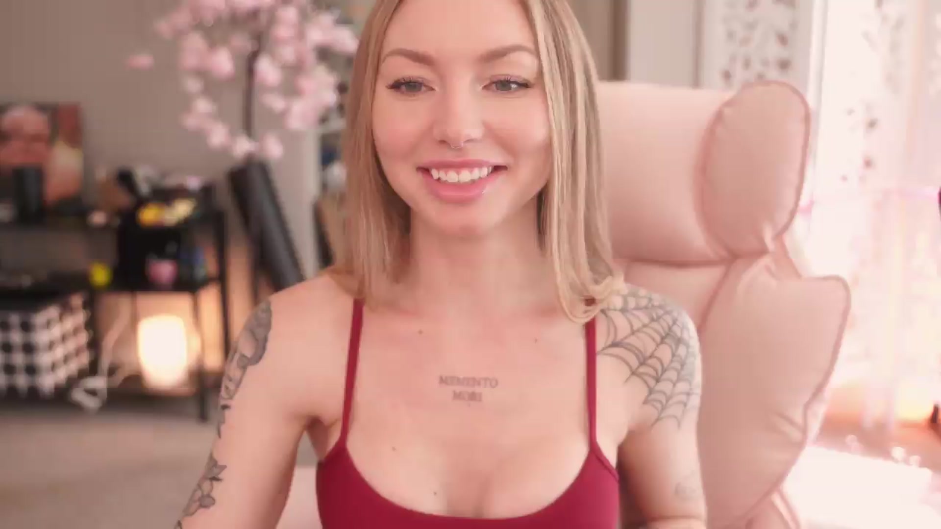 Gallery image thumbnail from Paige's myfreecams stream on, 09/12/2026, 19:58 image 18 of 20