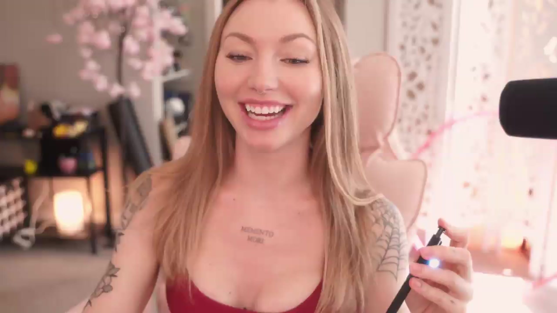 Gallery image thumbnail from Paige's myfreecams stream on, 09/12/2026, 19:58 image 10 of 20