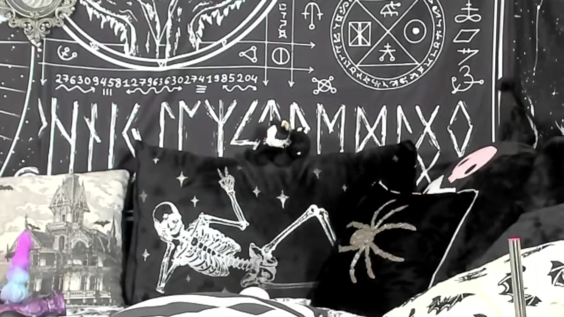 Gallery image thumbnail from Paige_Turner_'s myfreecams stream on, 08/20/2025, 11:11 image 5 of 20