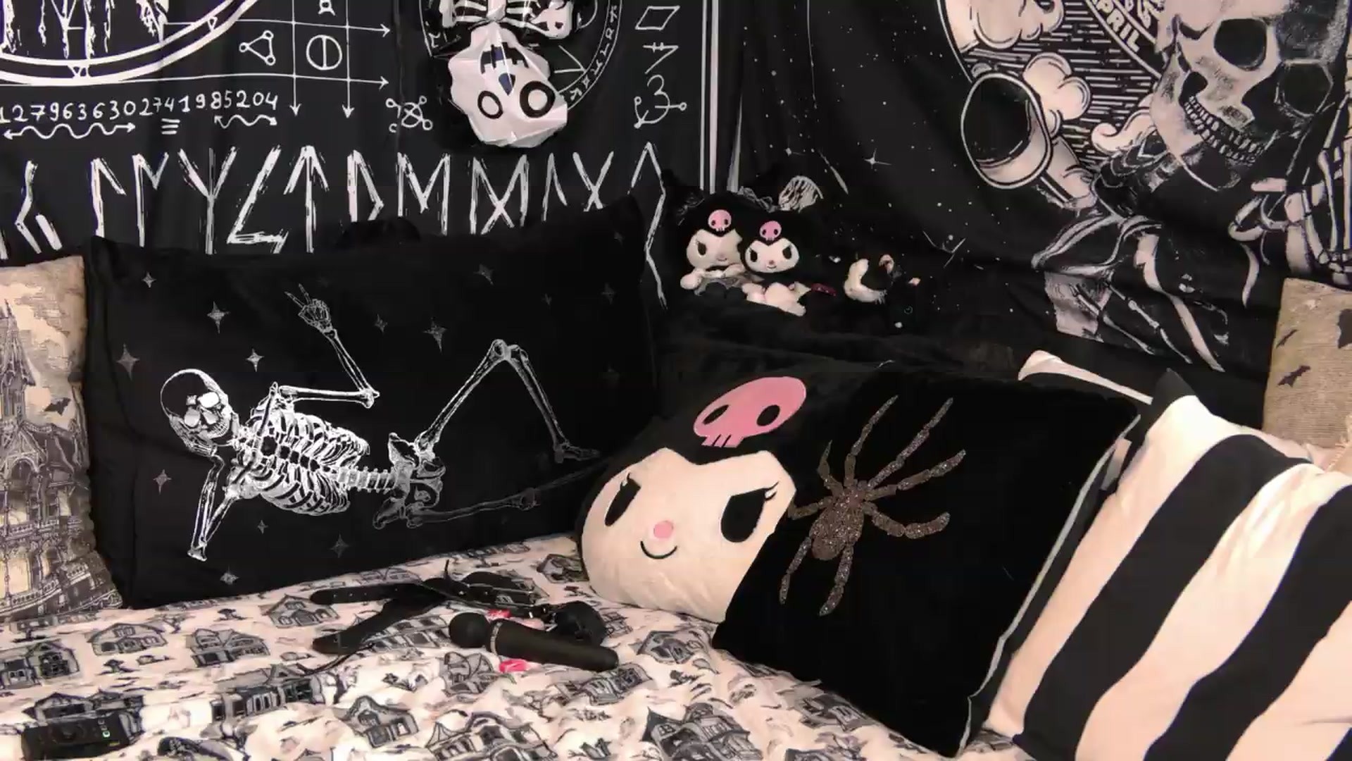 Gallery image thumbnail from Paige_Turner_'s myfreecams stream on, 08/16/2026, 19:43 image 16 of 20