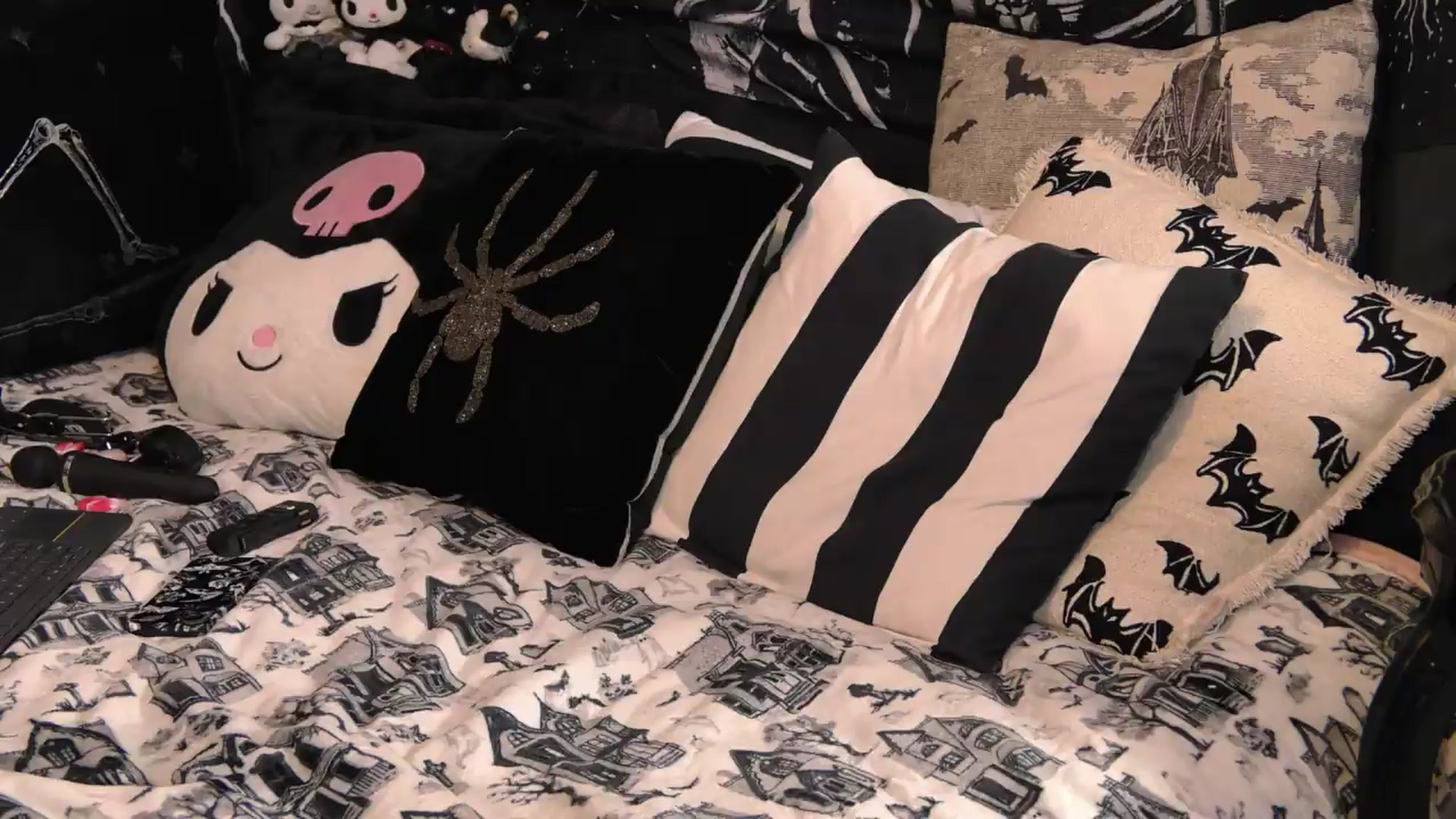 Gallery image thumbnail from Paige_Turner_'s myfreecams stream on, 08/16/2026, 19:43 image 15 of 20