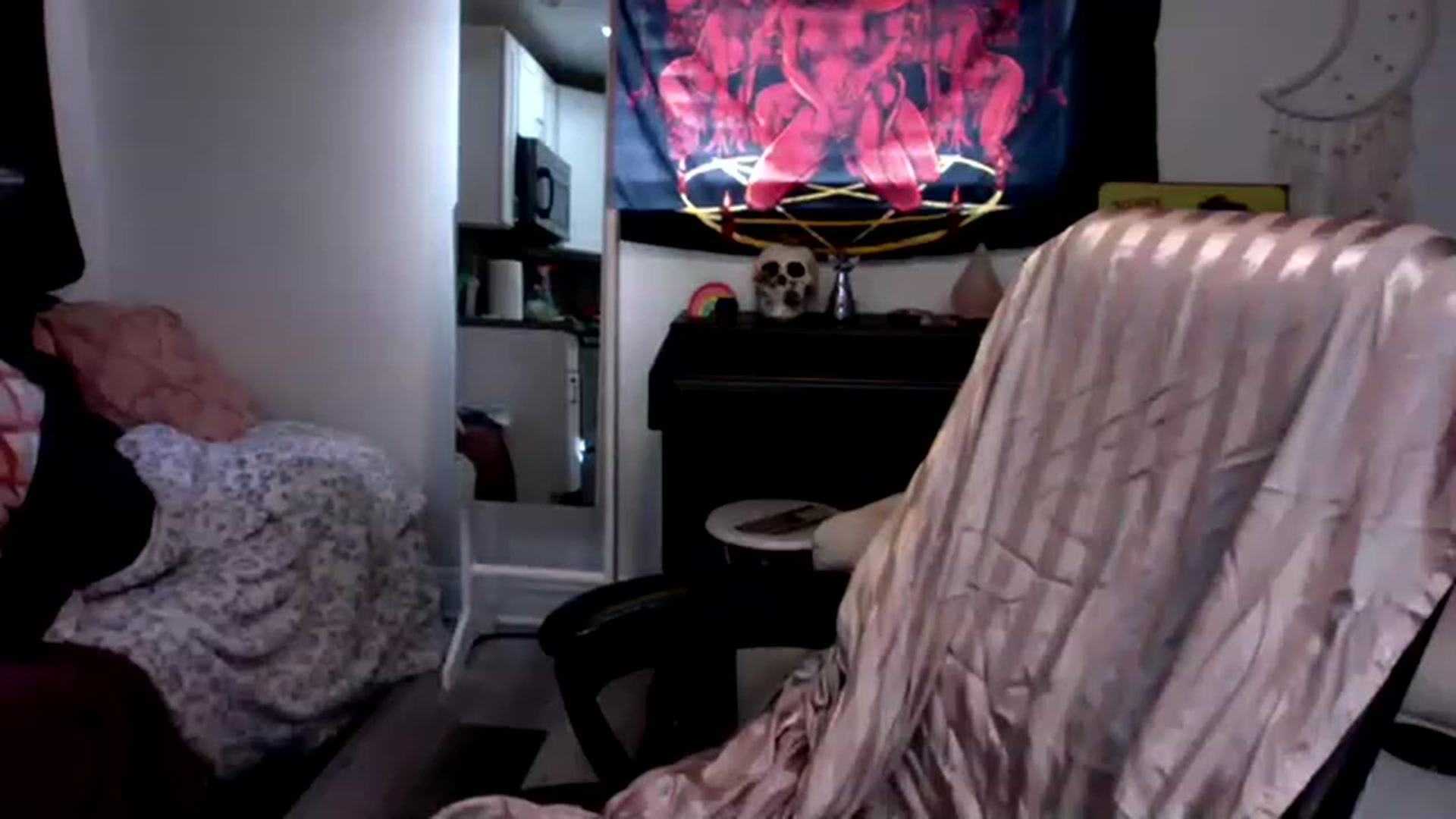 Gallery image thumbnail from Paigetopia's myfreecams stream on, 05/22/2023, 01:04 image 1 of 20