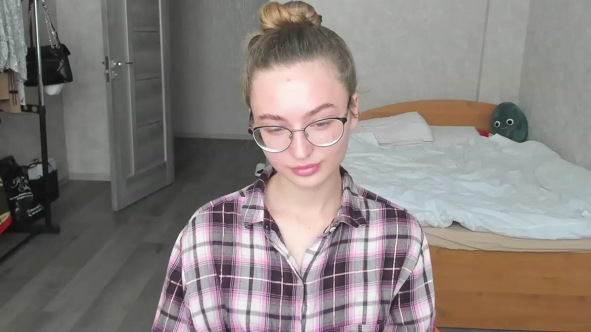 Gallery image thumbnail from Pale_Mara's myfreecams stream on, 06/13/2023, 11:11 image 8 of 20