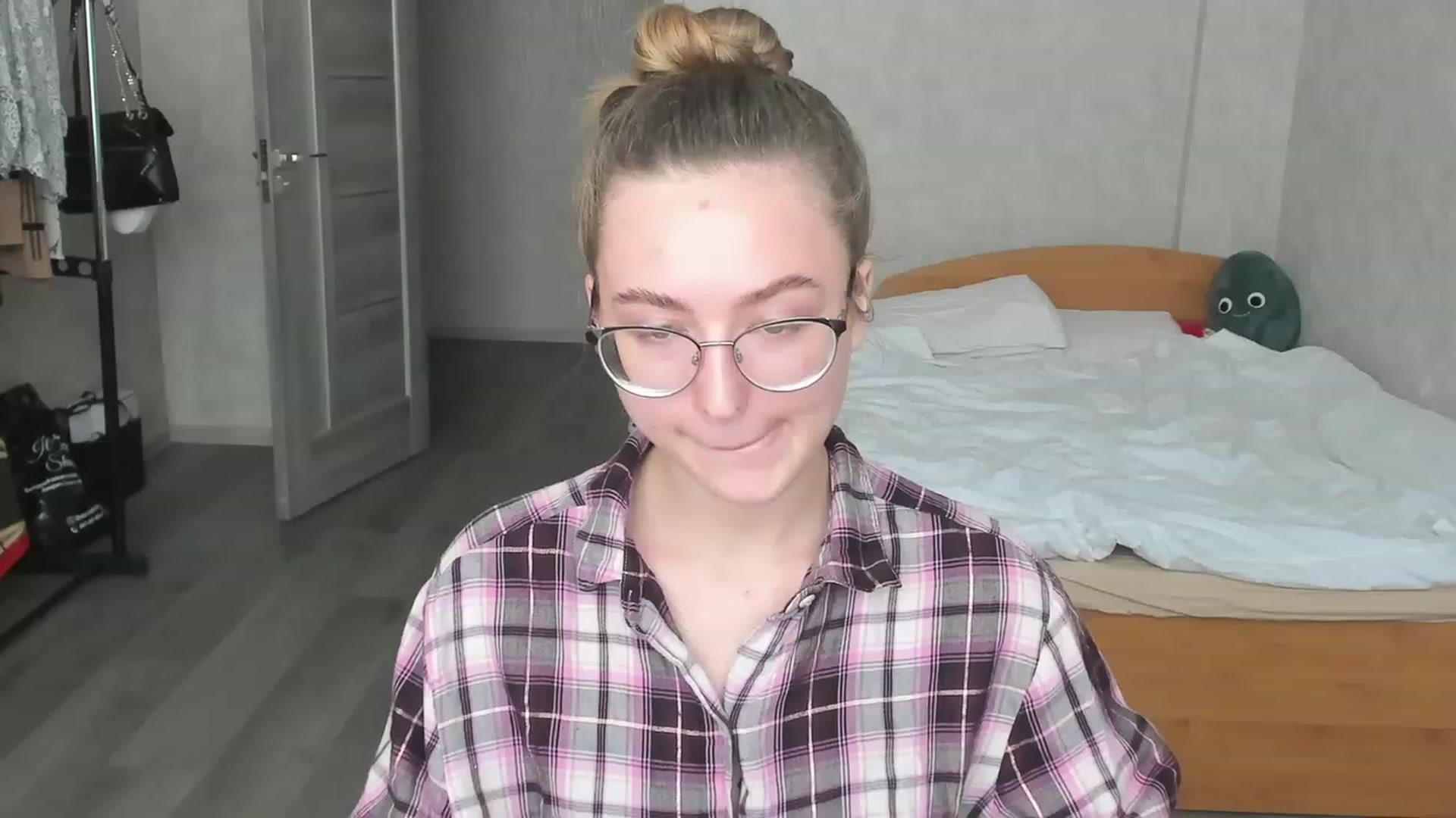 Gallery image thumbnail from Pale_Mara's myfreecams stream on, 06/13/2023, 11:11 image 2 of 20
