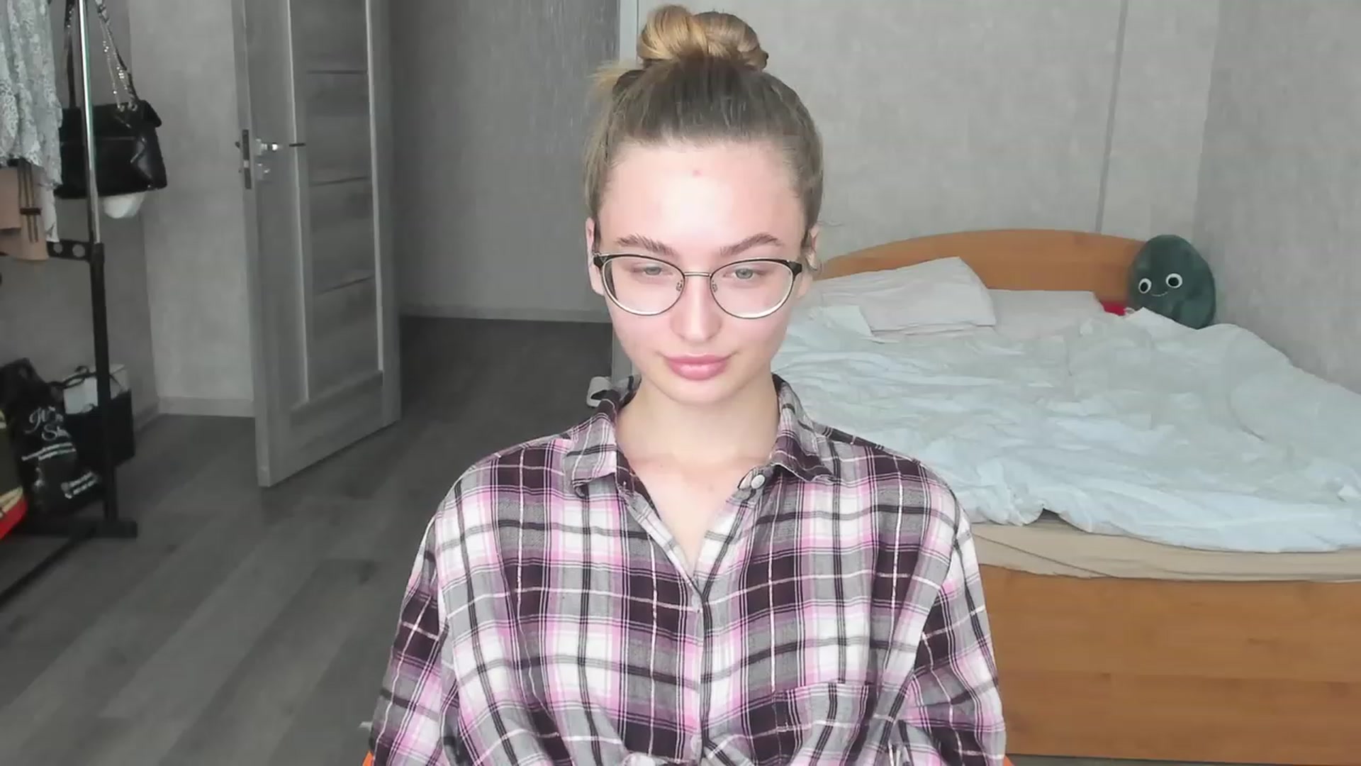 Gallery image thumbnail from Pale_Mara's myfreecams stream on, 06/13/2023, 11:11 image 15 of 20
