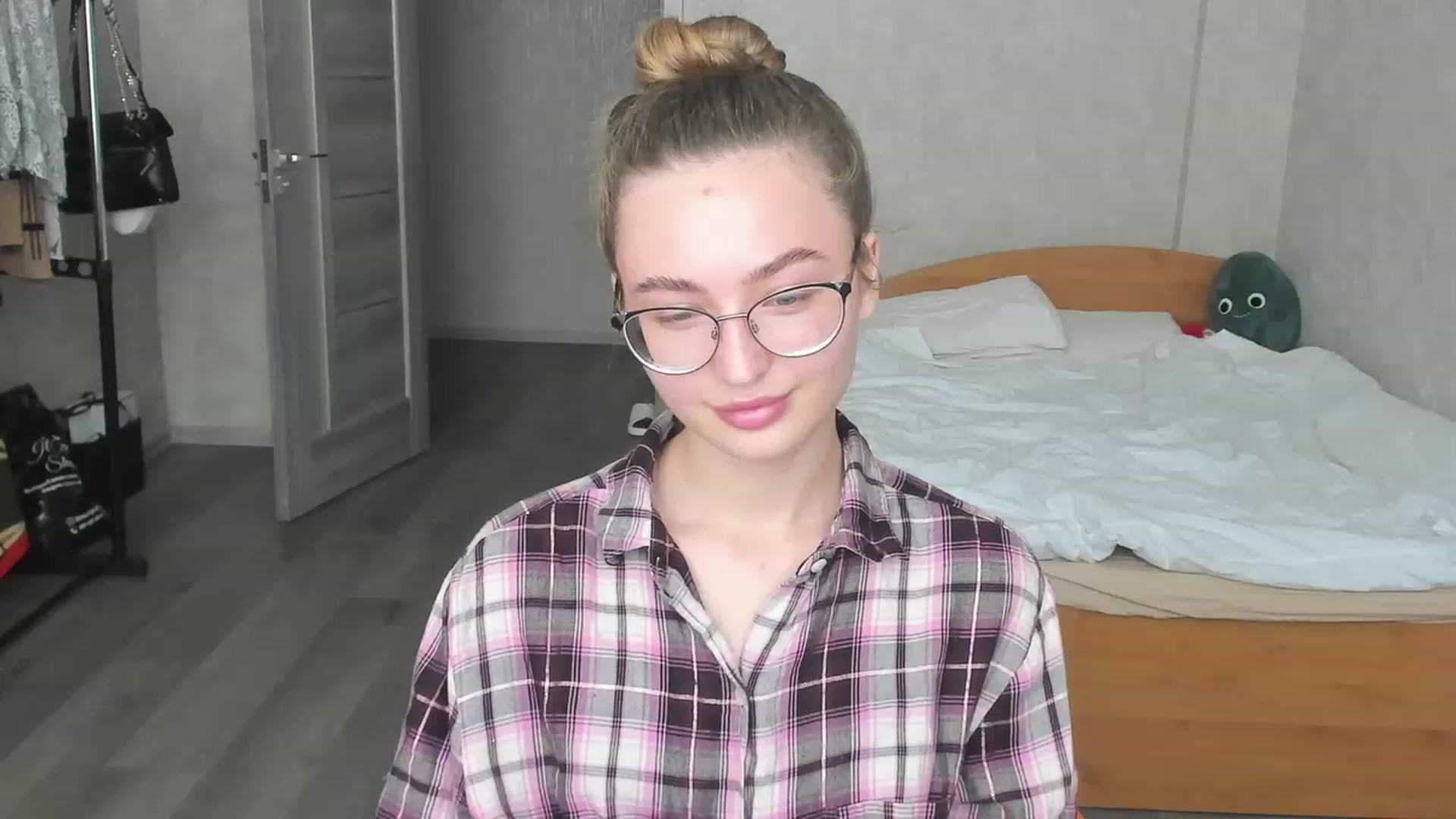 Gallery image thumbnail from Pale_Mara's myfreecams stream on, 06/13/2023, 11:11 image 11 of 20