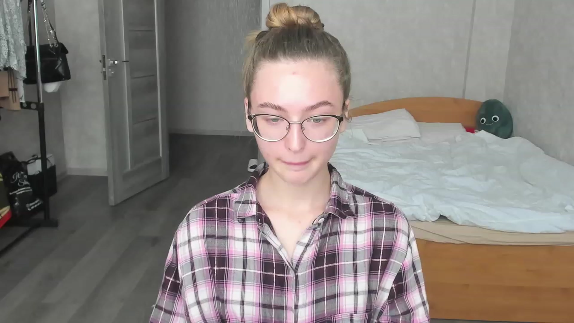 Gallery image thumbnail from Pale_Mara's myfreecams stream on, 06/13/2023, 11:11 image 17 of 20