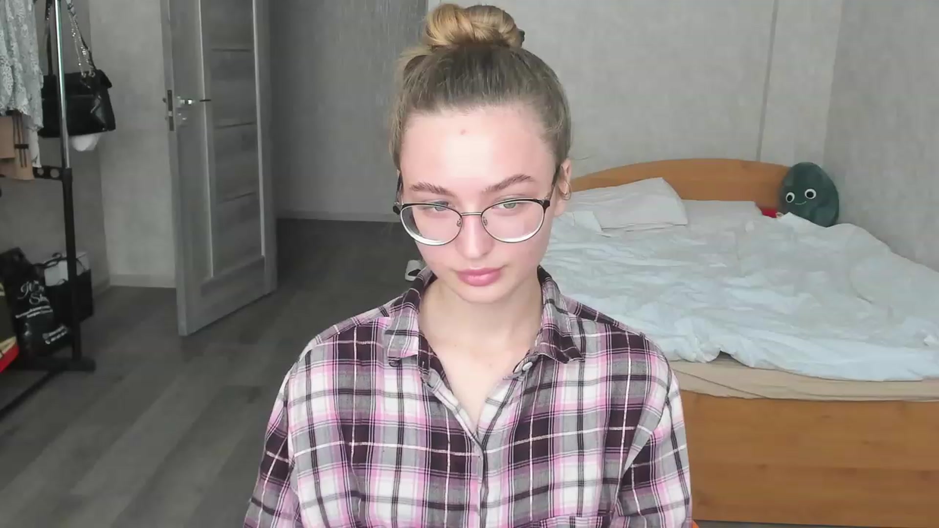 Gallery image thumbnail from Pale_Mara's myfreecams stream on, 06/13/2023, 11:11 image 10 of 20