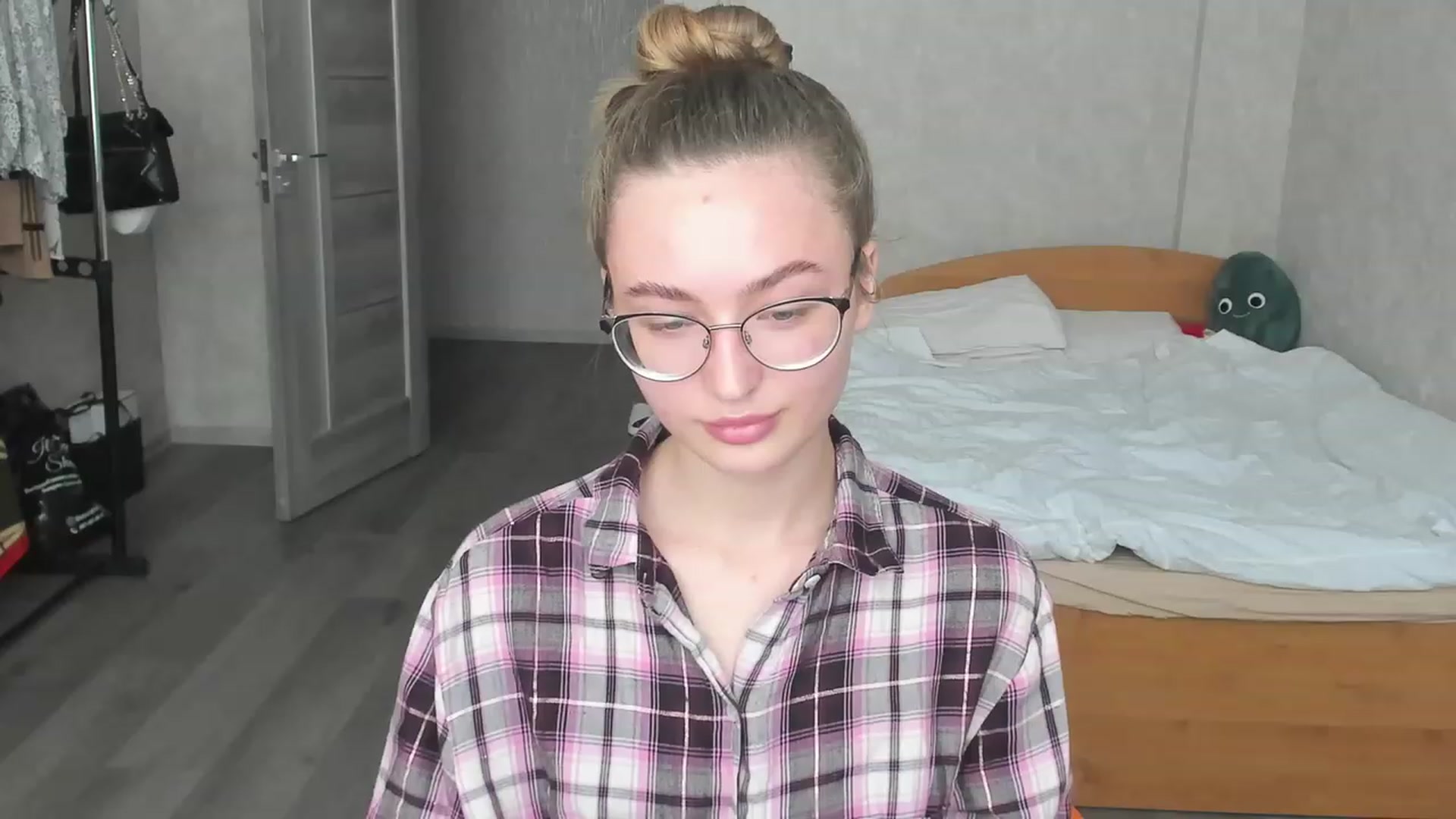 Gallery image thumbnail from Pale_Mara's myfreecams stream on, 06/13/2023, 11:11 image 6 of 20