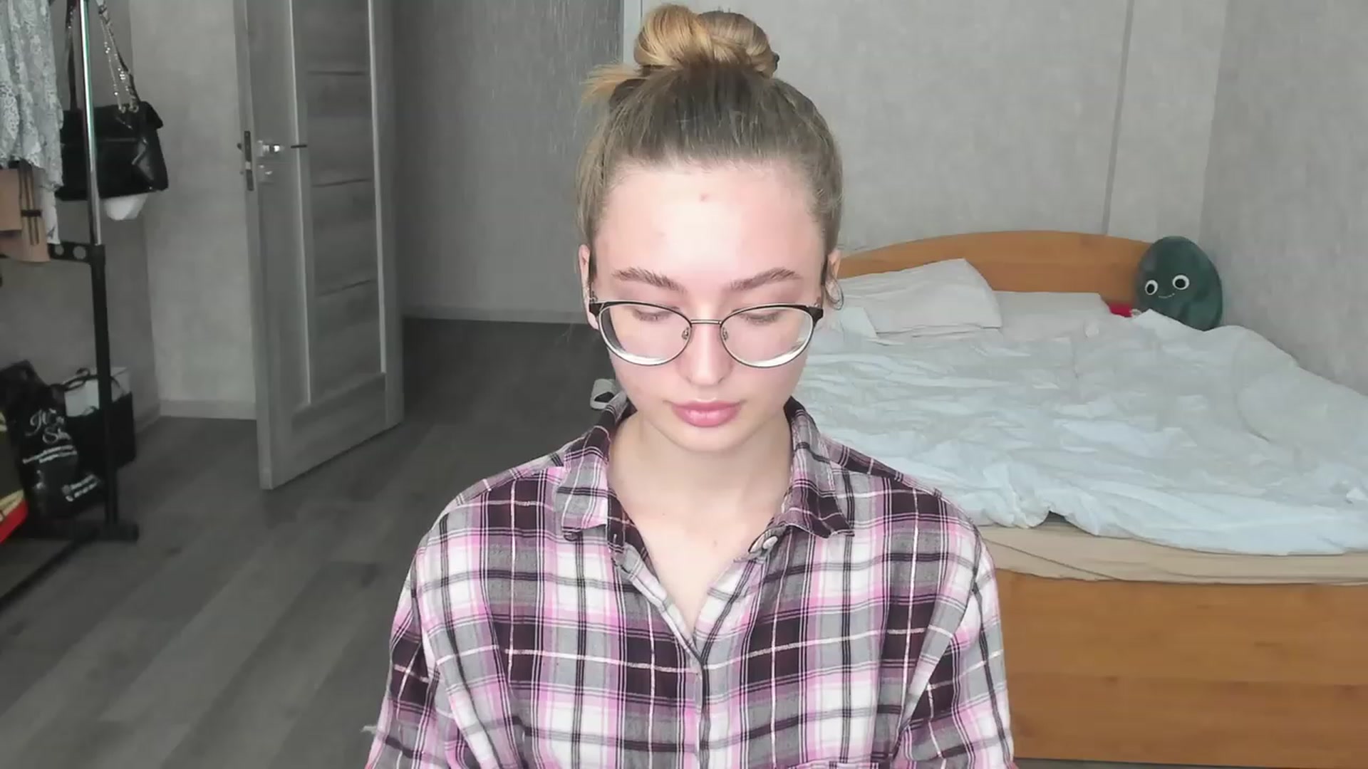Gallery image thumbnail from Pale_Mara's myfreecams stream on, 06/13/2023, 11:11 image 19 of 20