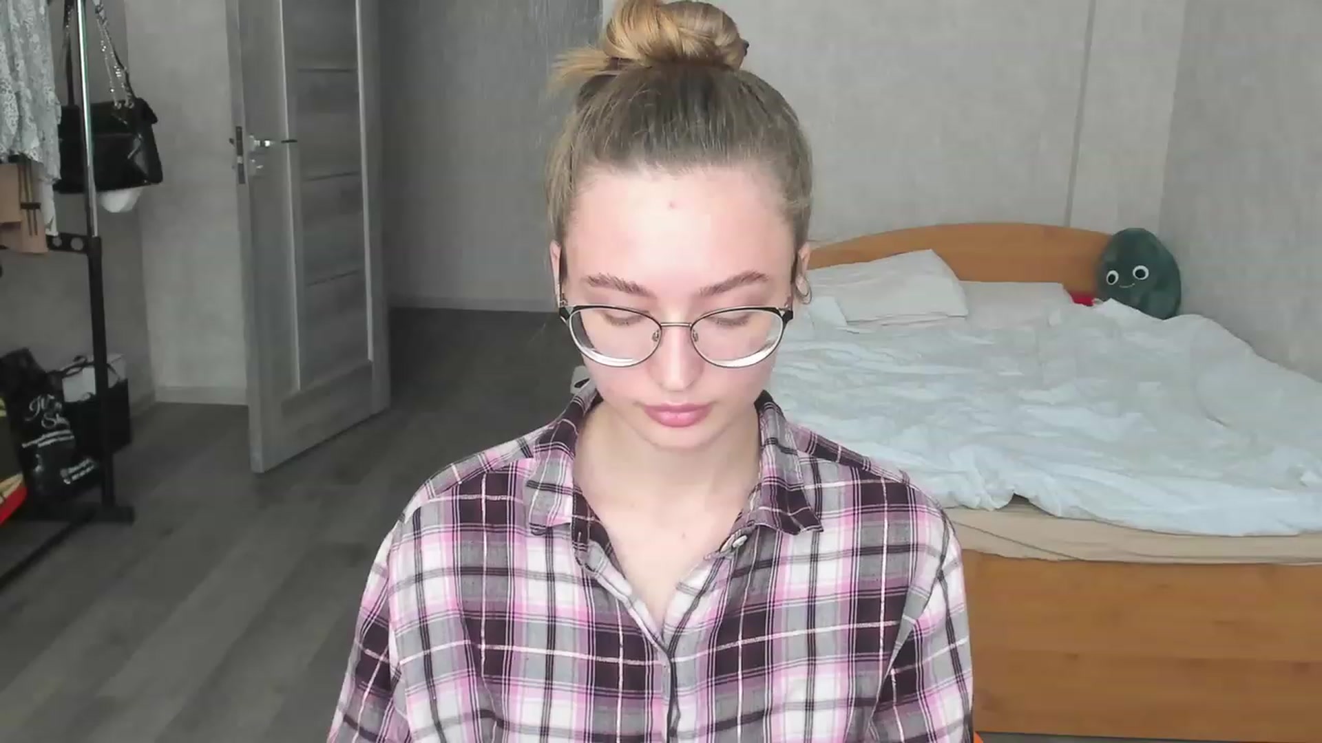 Gallery image thumbnail from Pale_Mara's myfreecams stream on, 06/13/2023, 11:11 image 3 of 20