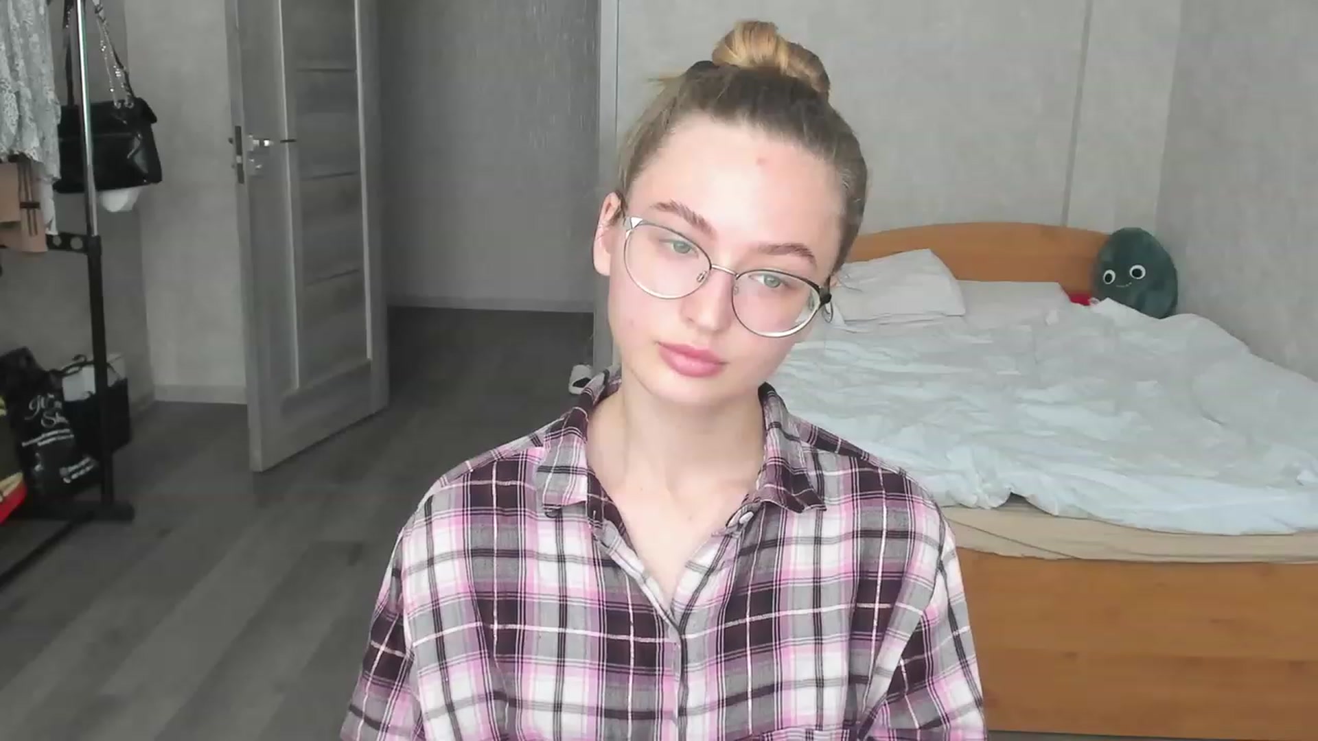 Gallery image thumbnail from Pale_Mara's myfreecams stream on, 06/13/2023, 11:11 image 16 of 20