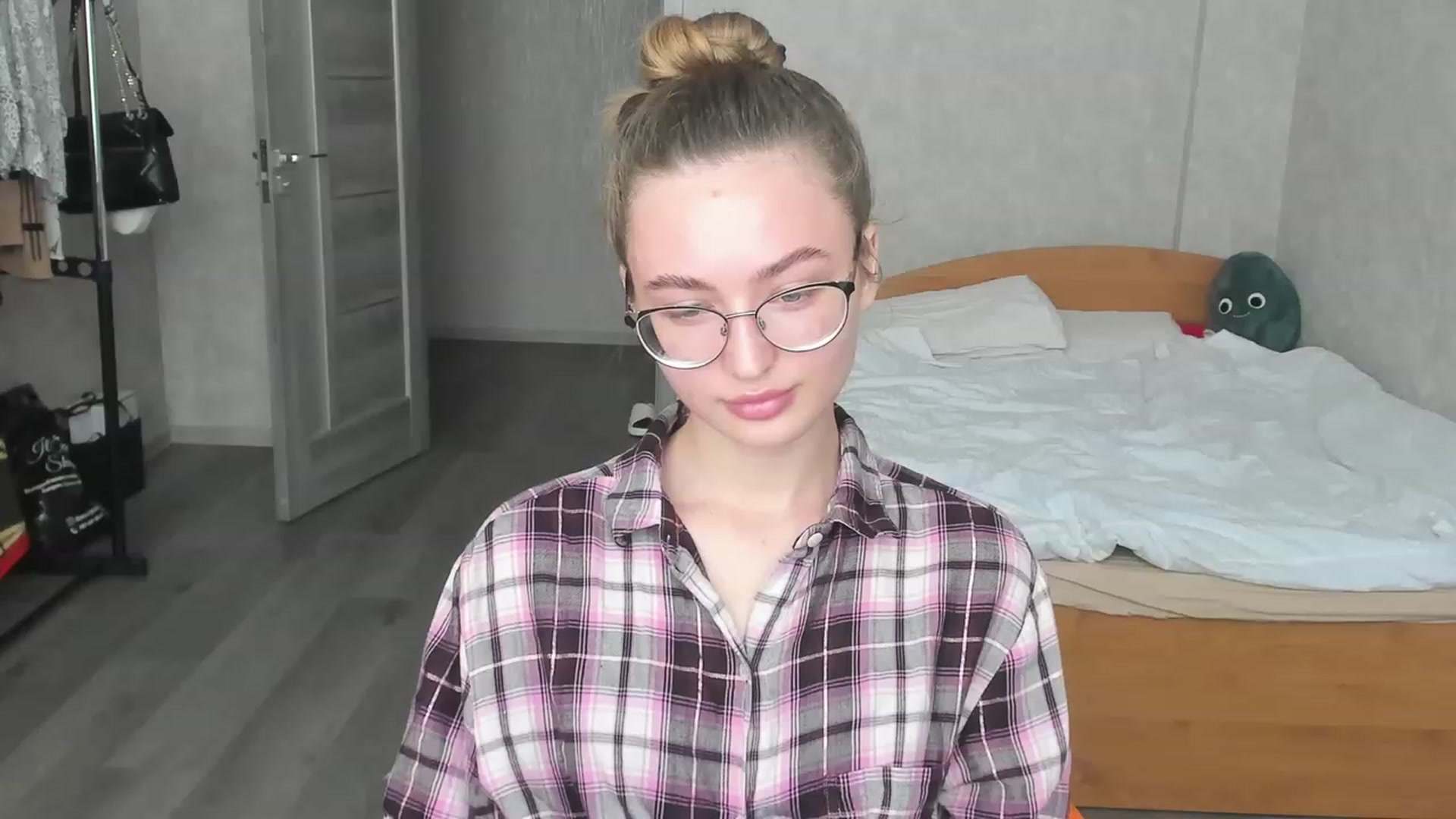 Gallery image thumbnail from Pale_Mara's myfreecams stream on, 06/13/2023, 11:11 image 12 of 20