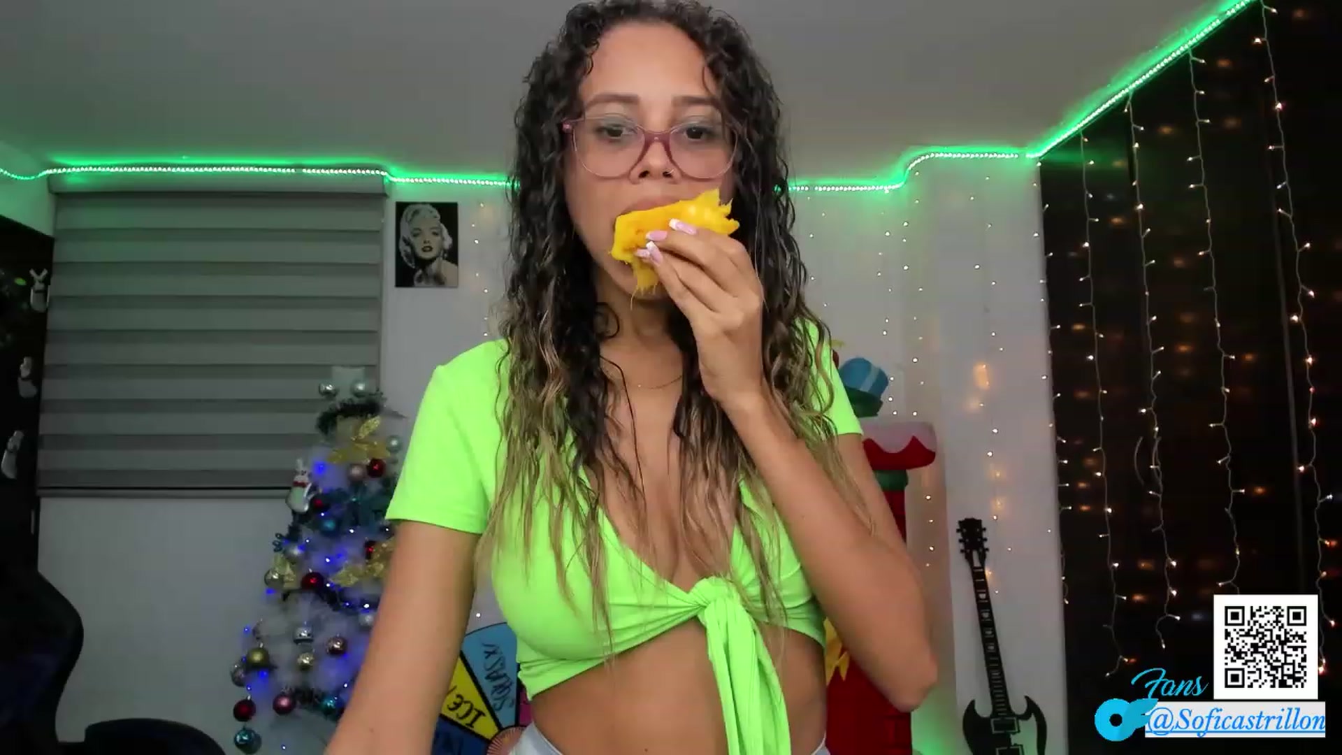 Gallery image thumbnail from Pamcute_'s myfreecams stream on, 12/16/2022, 02:10 image 14 of 20