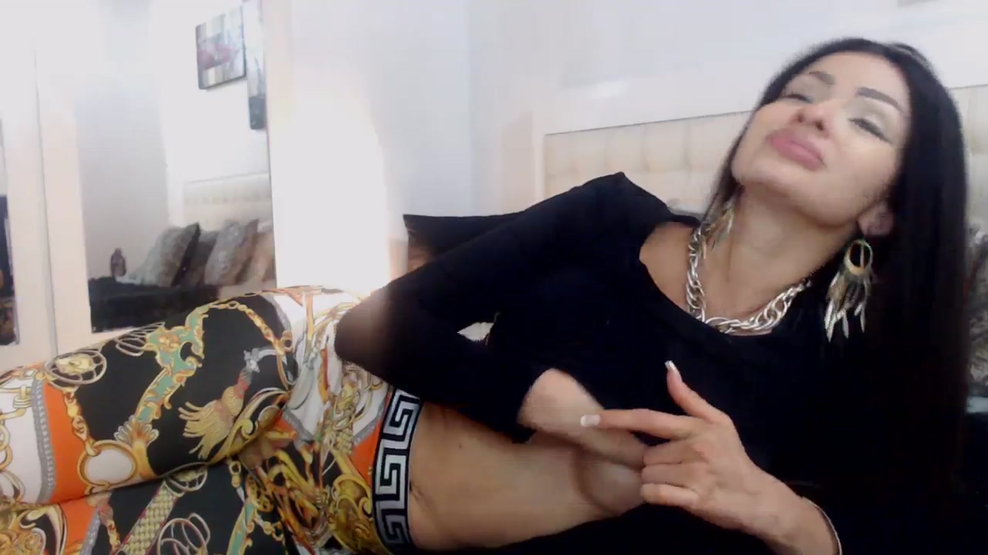 Gallery image thumbnail from Pamelas_'s myfreecams stream on, 12/26/2023, 24:01 image 15 of 20