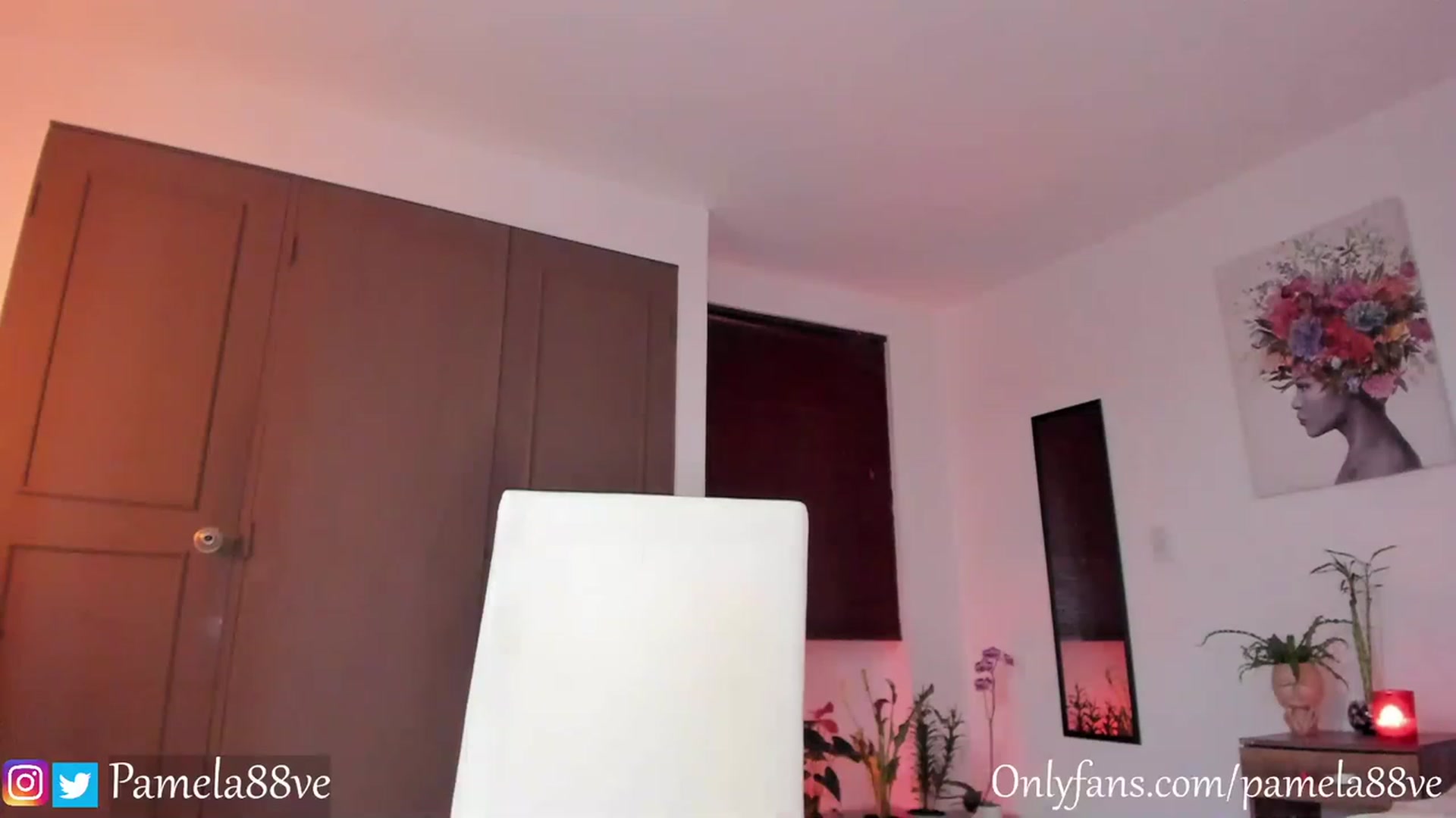 Gallery image thumbnail from Pamelavelez's myfreecams stream on, 11/22/2022, 24:43 image 8 of 20