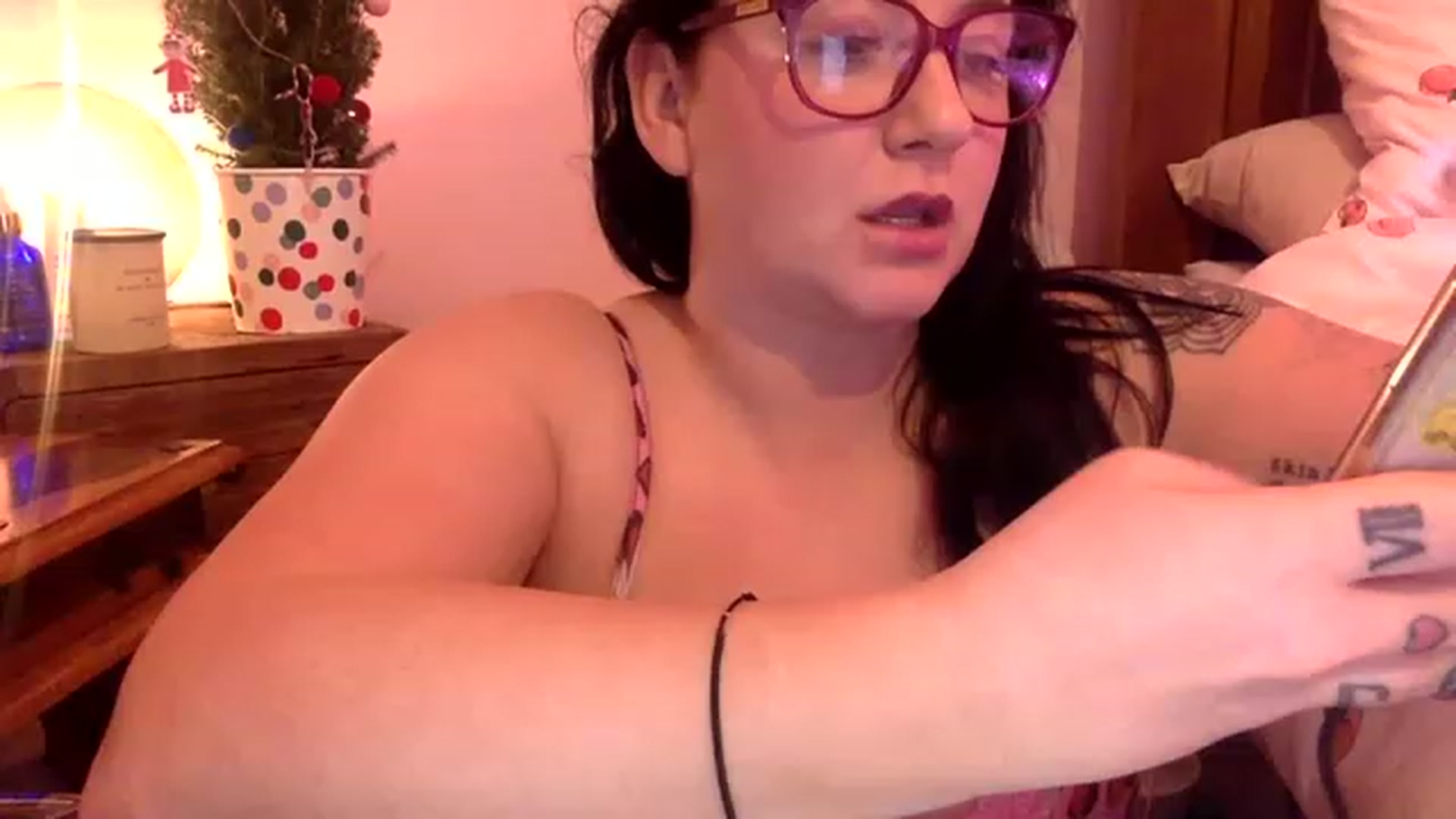 Gallery image thumbnail from Pandabella's myfreecams stream on, 12/01/2022, 23:26 image 6 of 20
