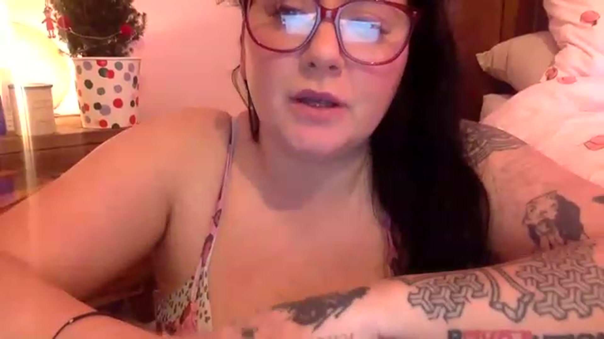 Gallery image thumbnail from Pandabella's myfreecams stream on, 12/01/2022, 23:26 image 13 of 20